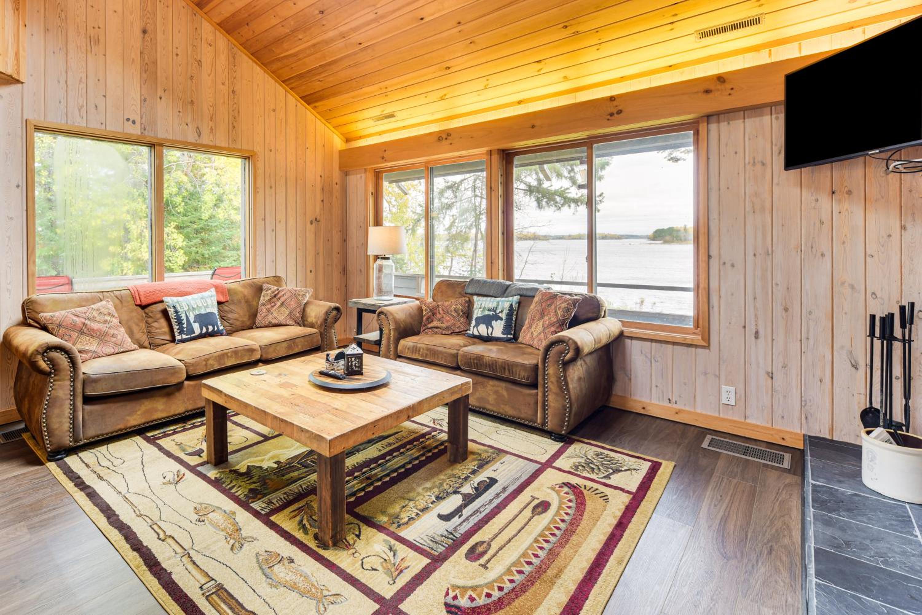 Private Peninsula! Modern-Rustic Fall Lake Cabin