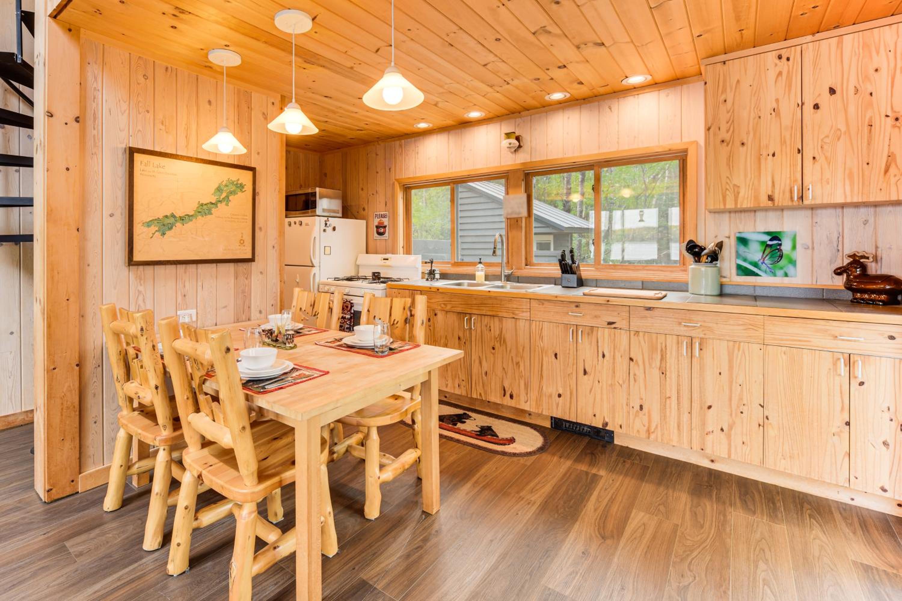 Private Peninsula! Modern-Rustic Fall Lake Cabin