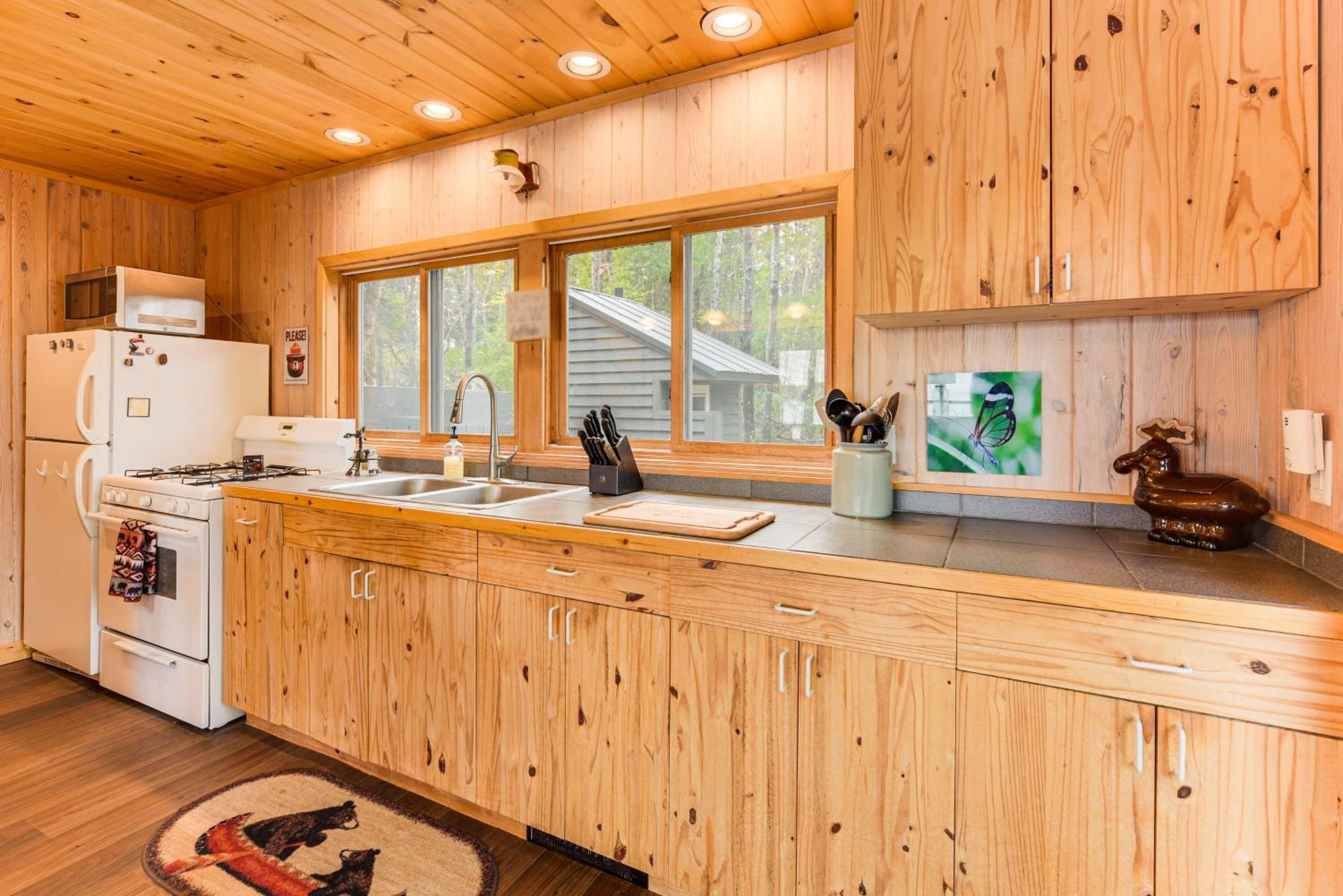 Private Peninsula! Modern-Rustic Fall Lake Cabin