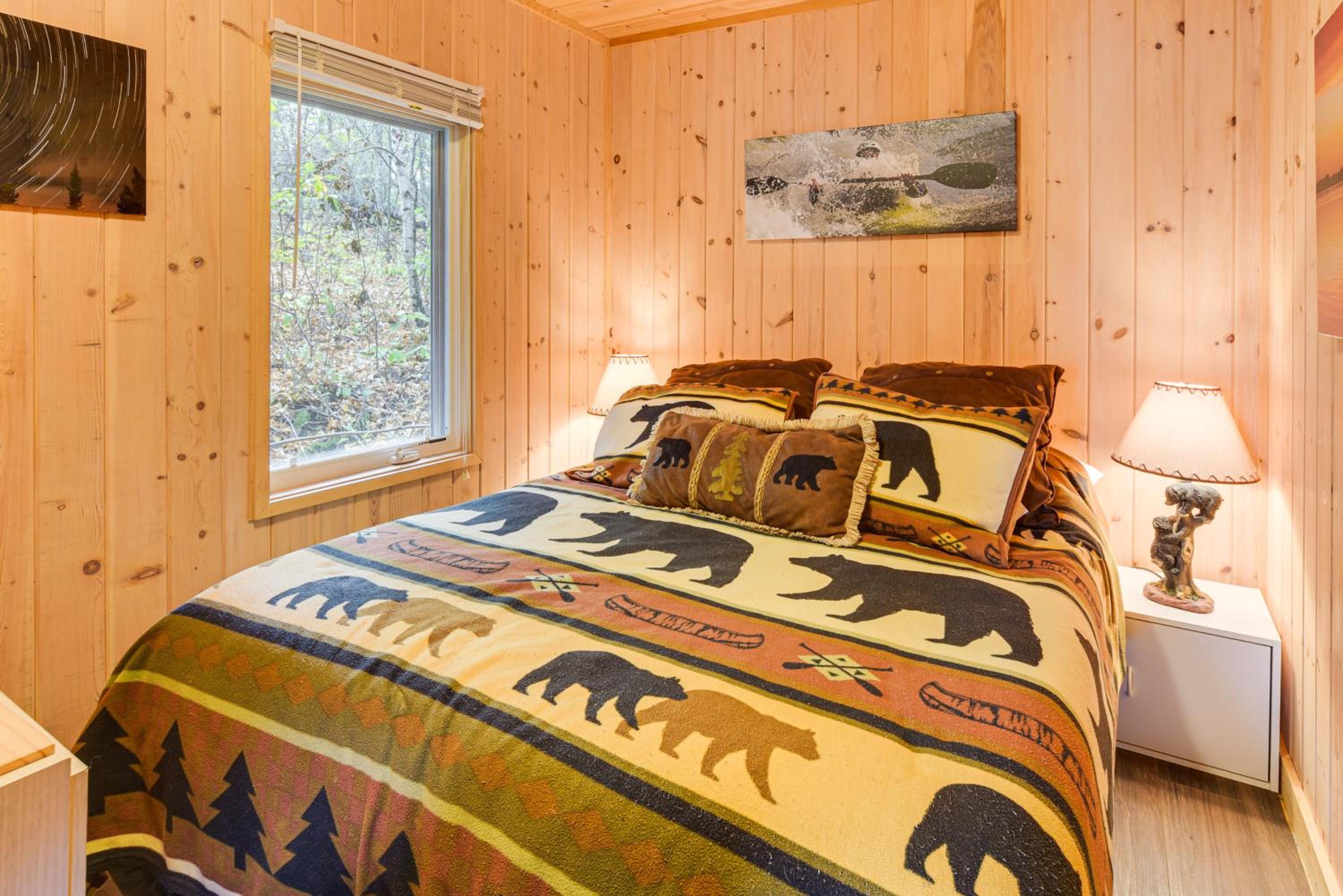 Private Peninsula! Modern-Rustic Fall Lake Cabin