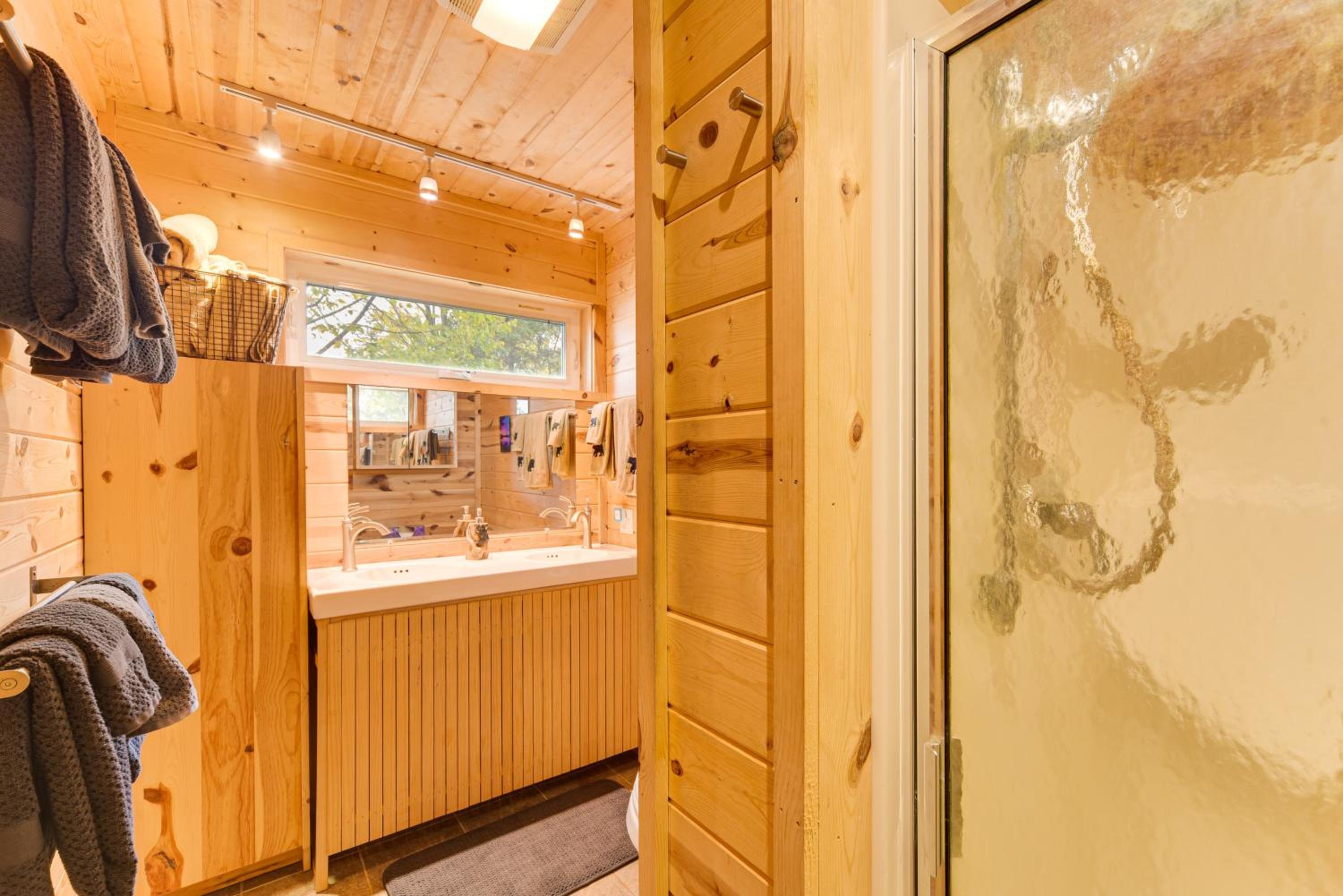 Private Peninsula! Modern-Rustic Fall Lake Cabin