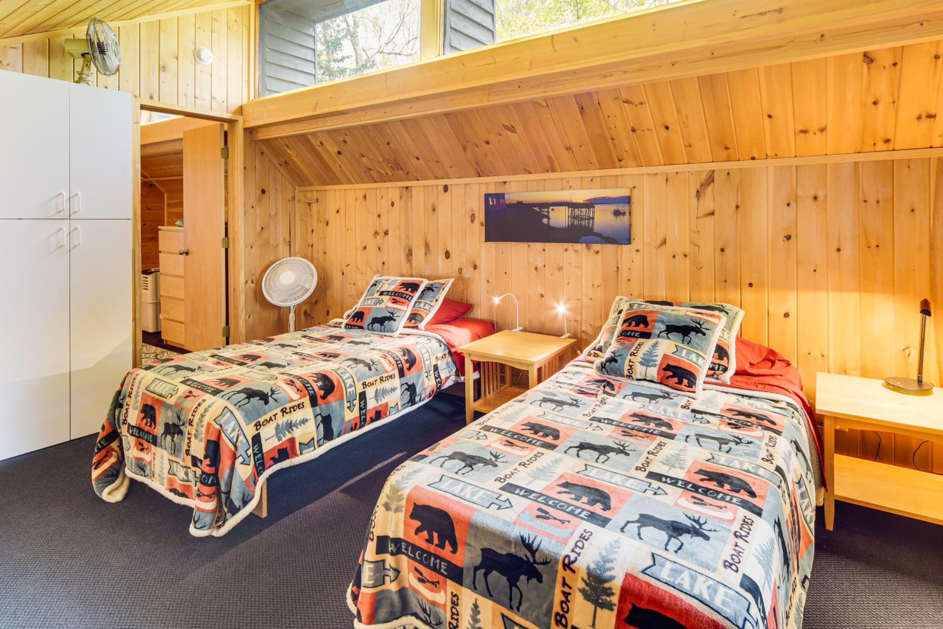 Private Peninsula! Modern-Rustic Fall Lake Cabin