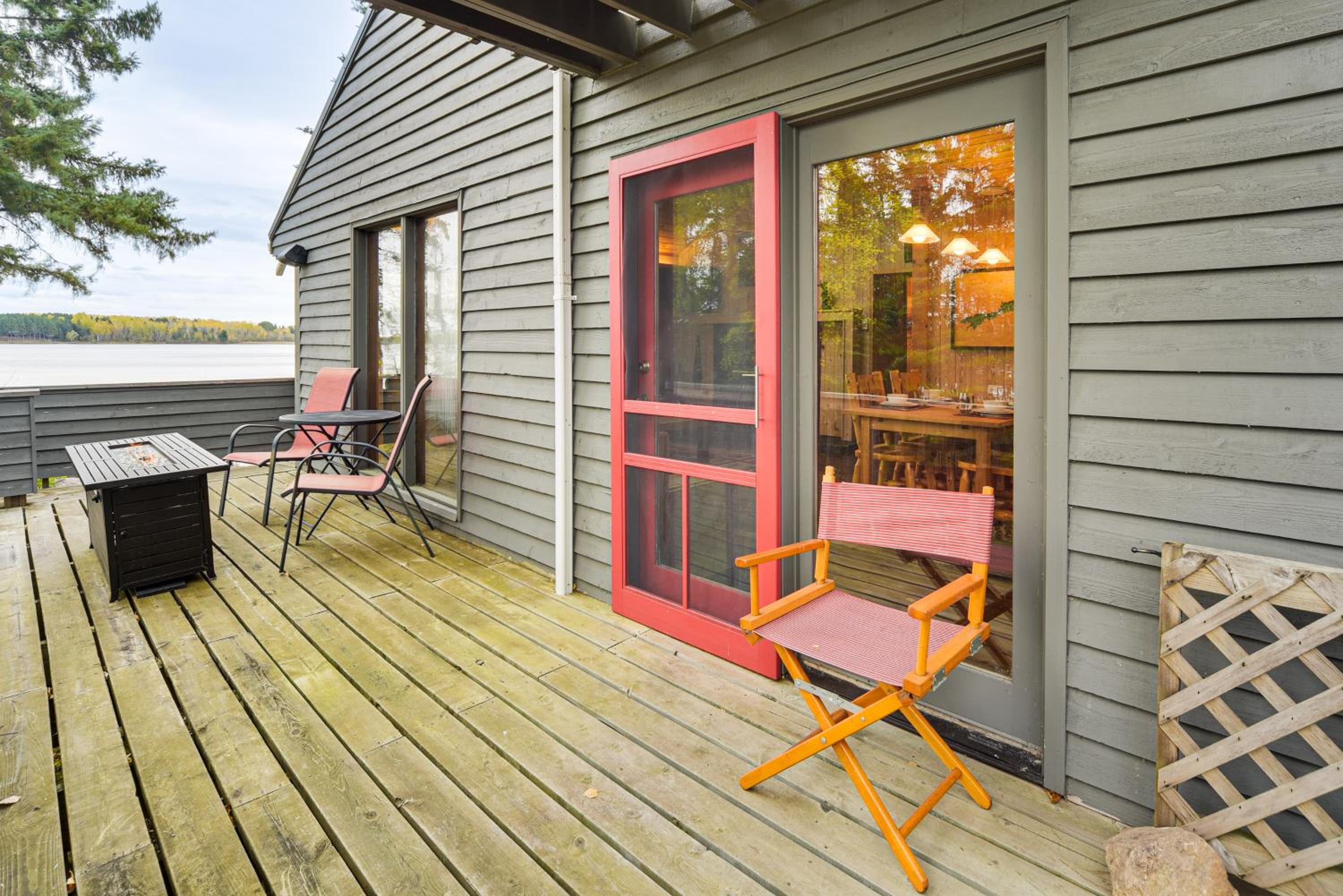 Private Peninsula! Modern-Rustic Fall Lake Cabin