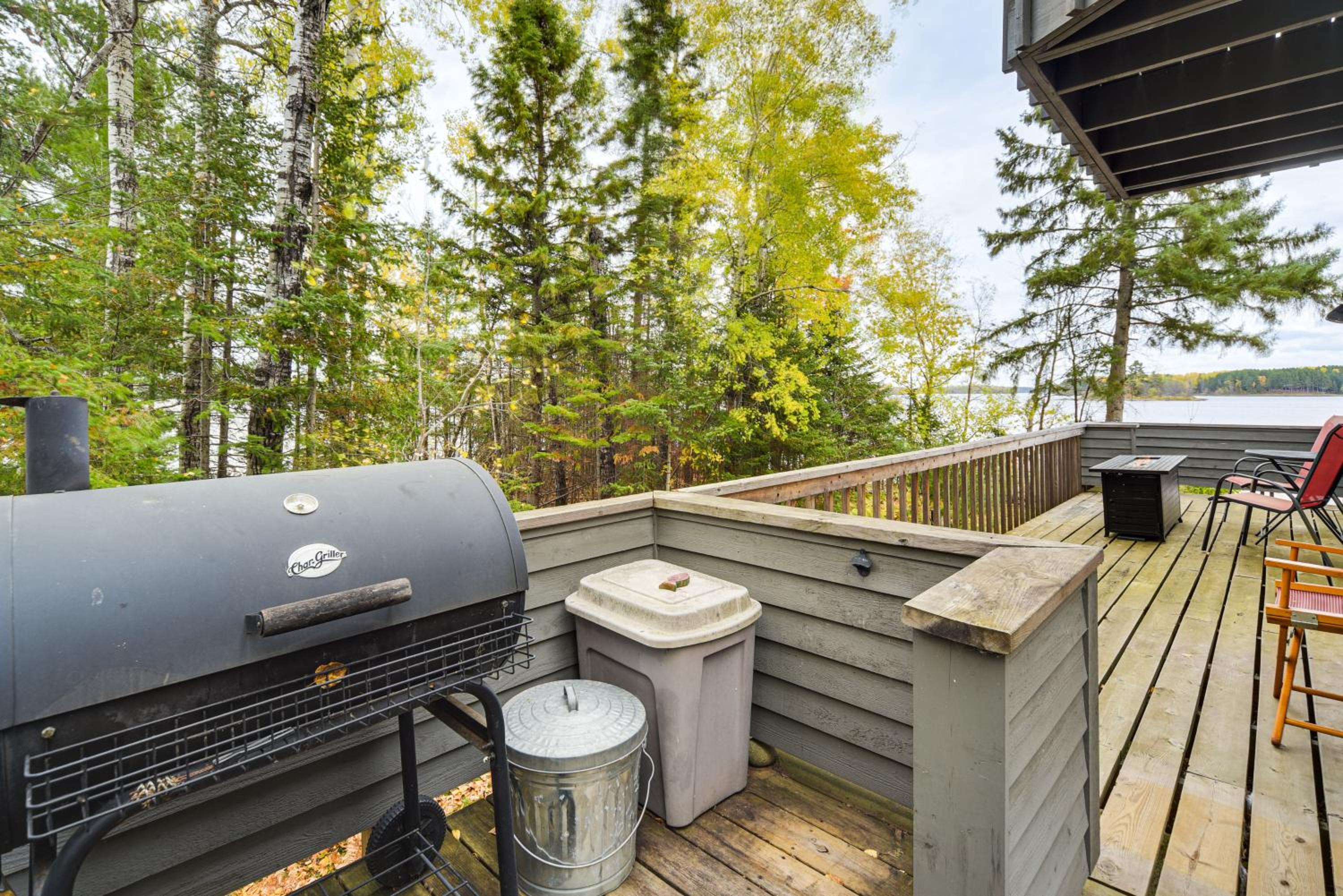Private Peninsula! Modern-Rustic Fall Lake Cabin