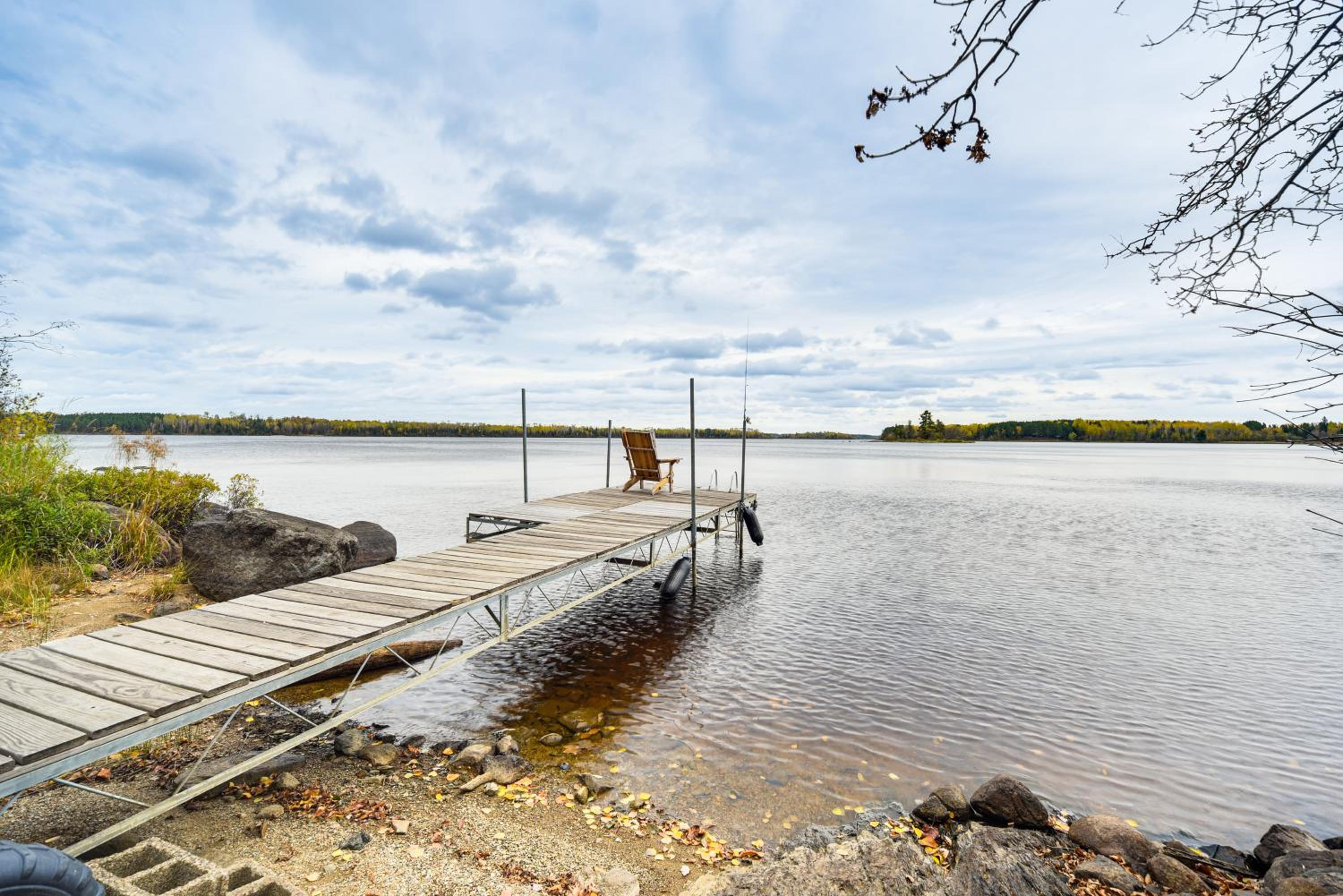 Private Peninsula! Modern-Rustic Fall Lake Cabin