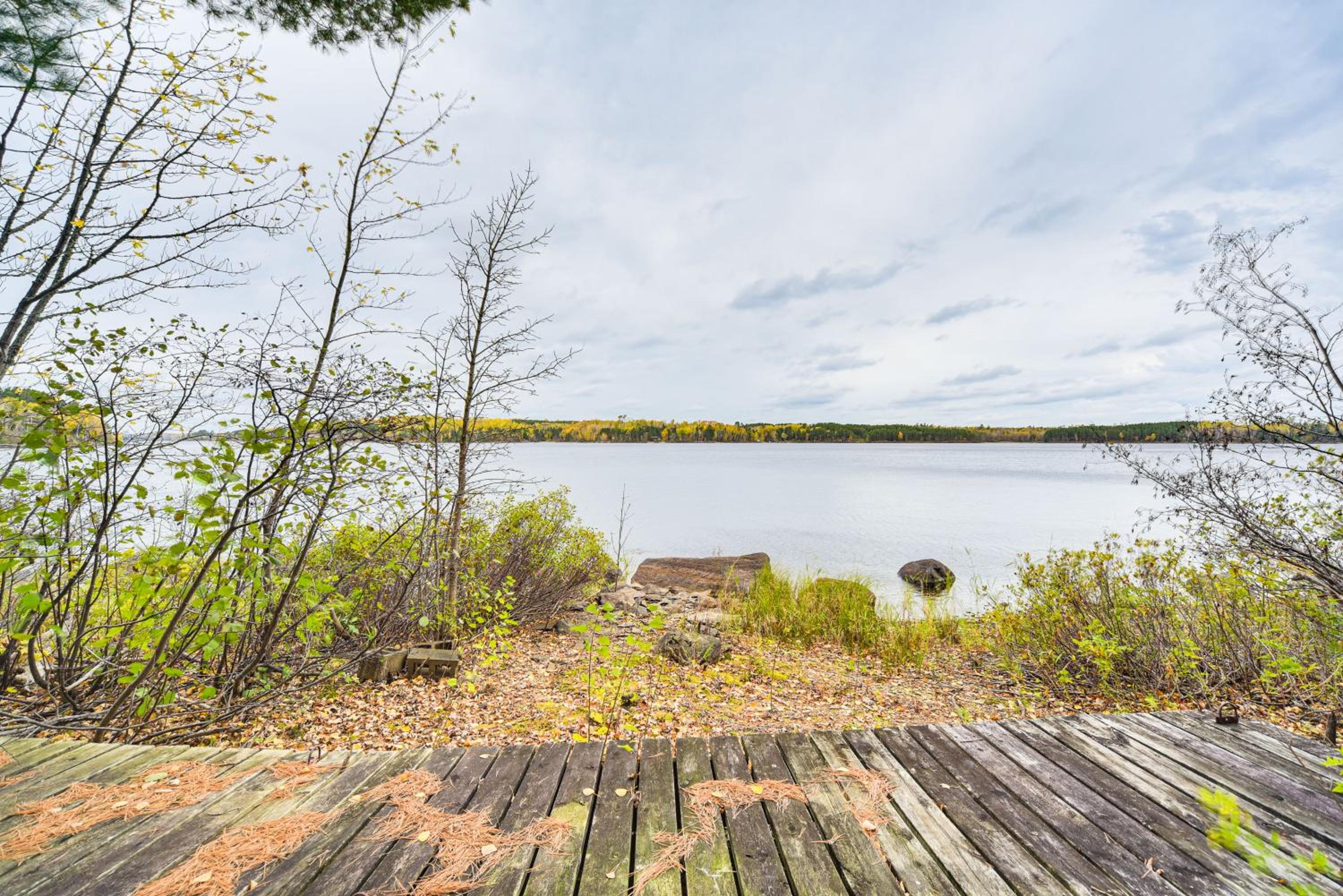 Private Peninsula! Modern-Rustic Fall Lake Cabin