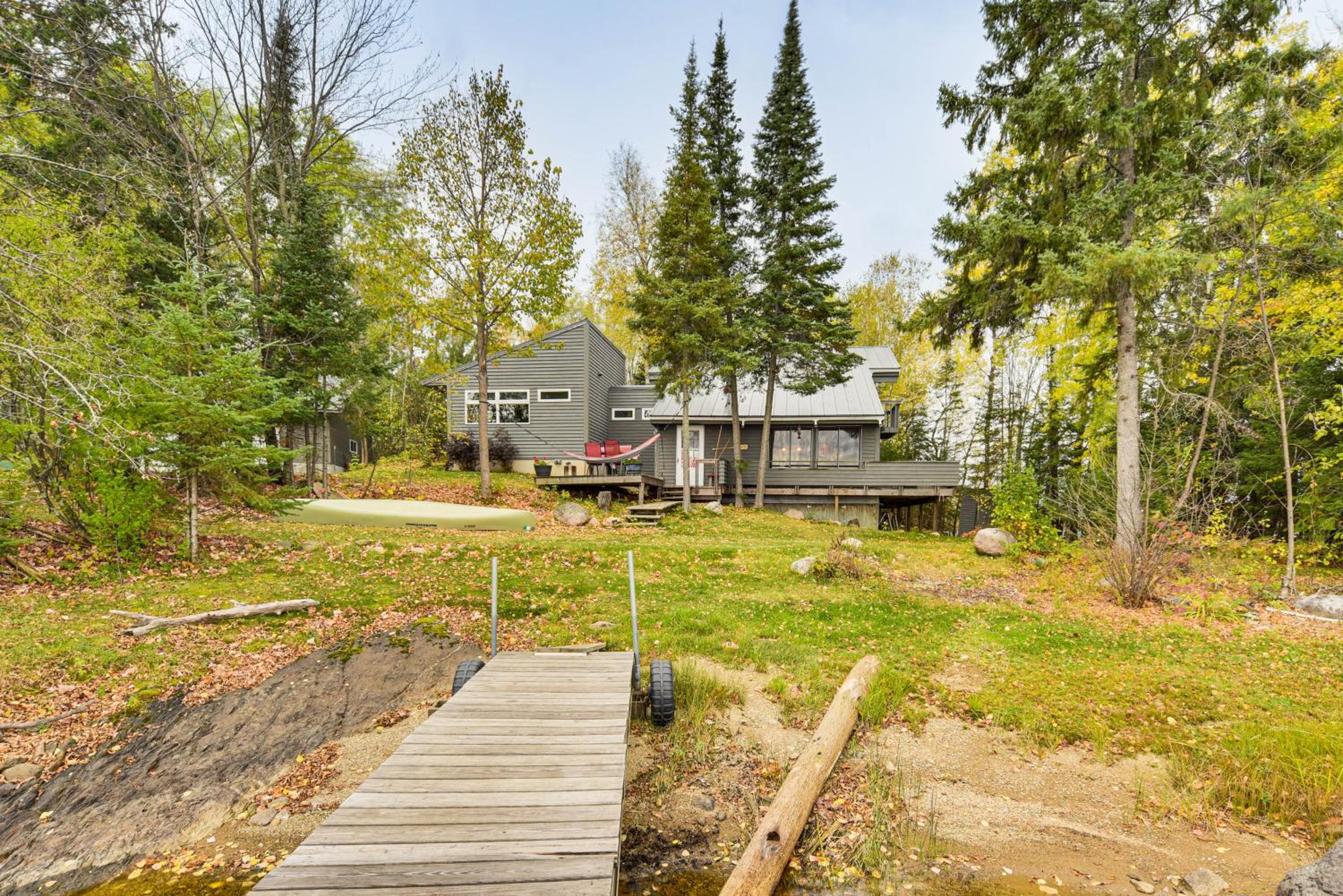 Private Peninsula! Modern-Rustic Fall Lake Cabin