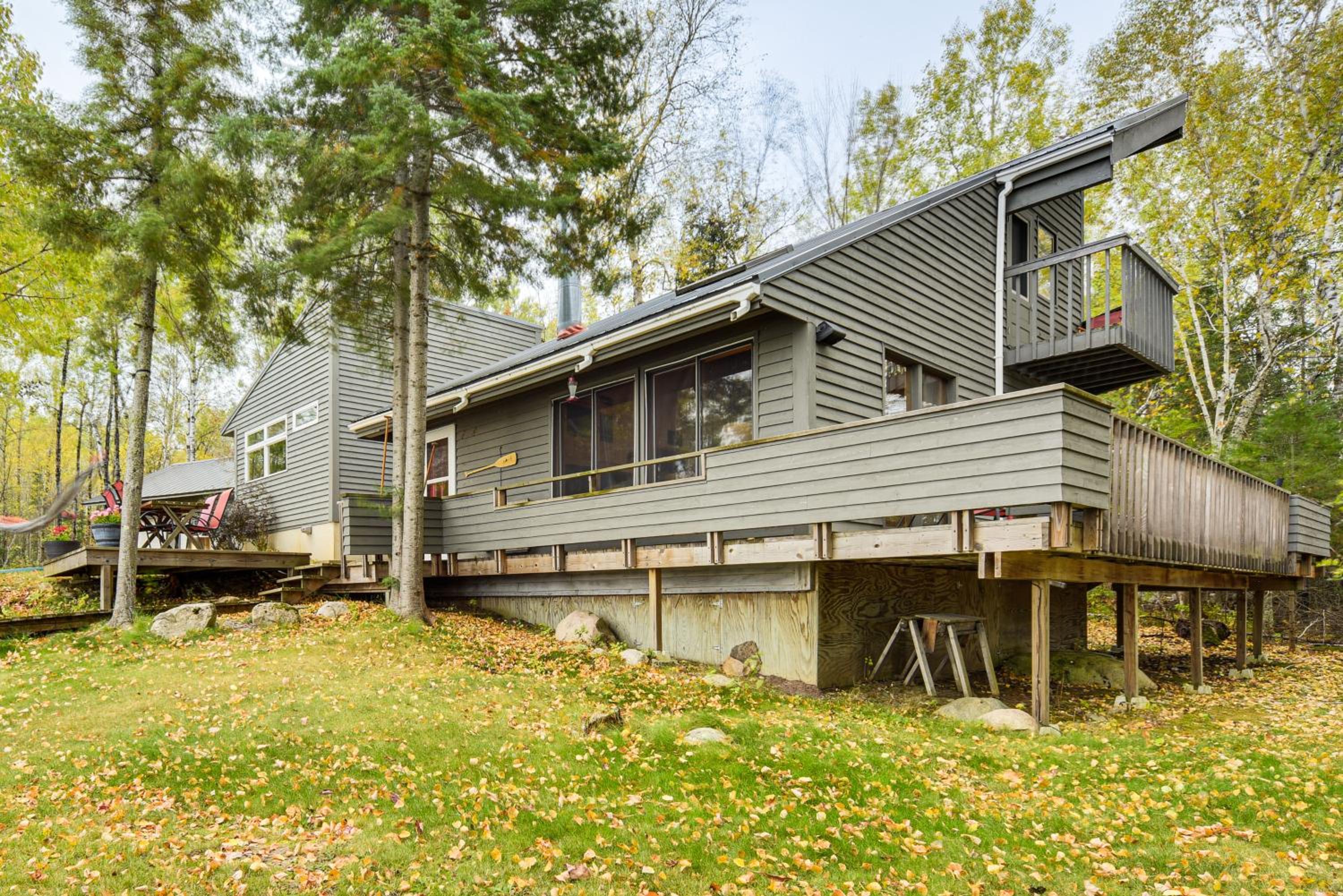 Private Peninsula! Modern-Rustic Fall Lake Cabin