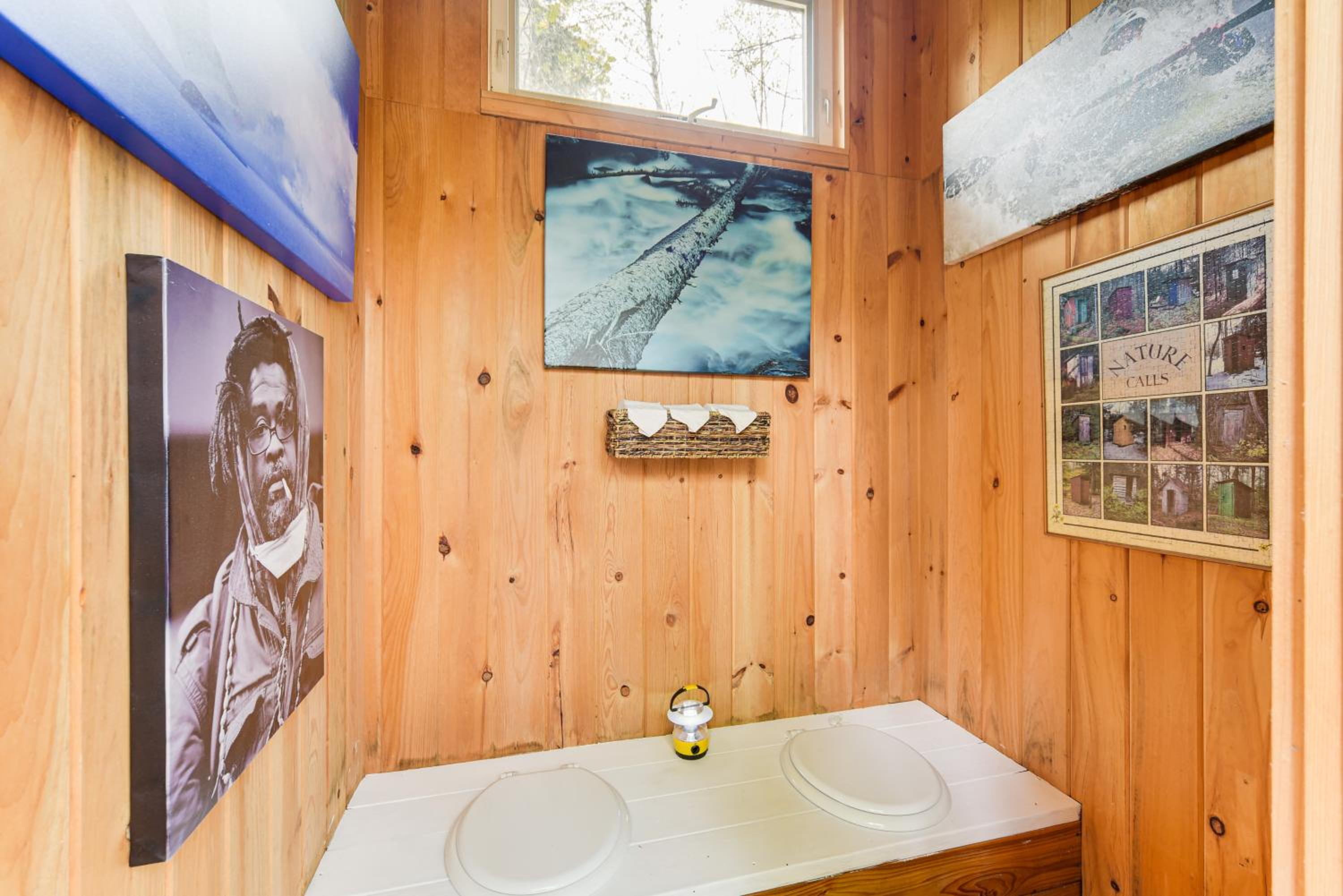 Private Peninsula! Modern-Rustic Fall Lake Cabin