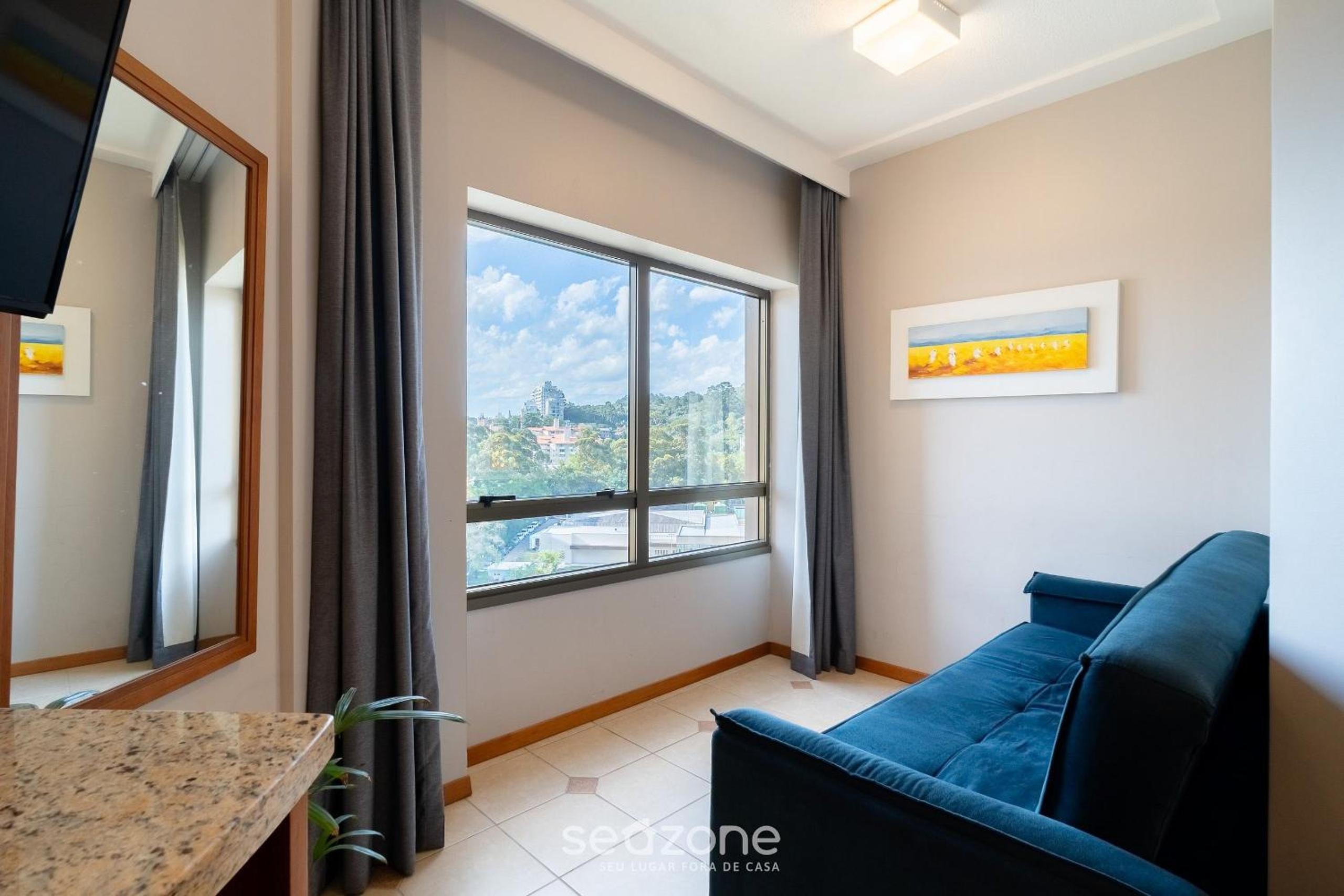 Apartment in a condo with heated pool CUR0905