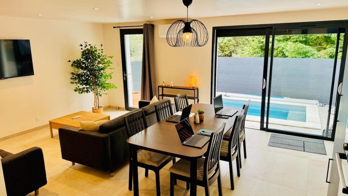 Villa moderne 3 ch piscine privée parking