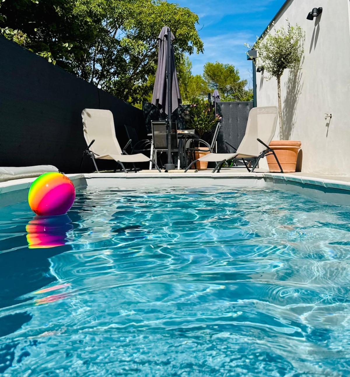 Villa moderne 3 ch piscine privée parking