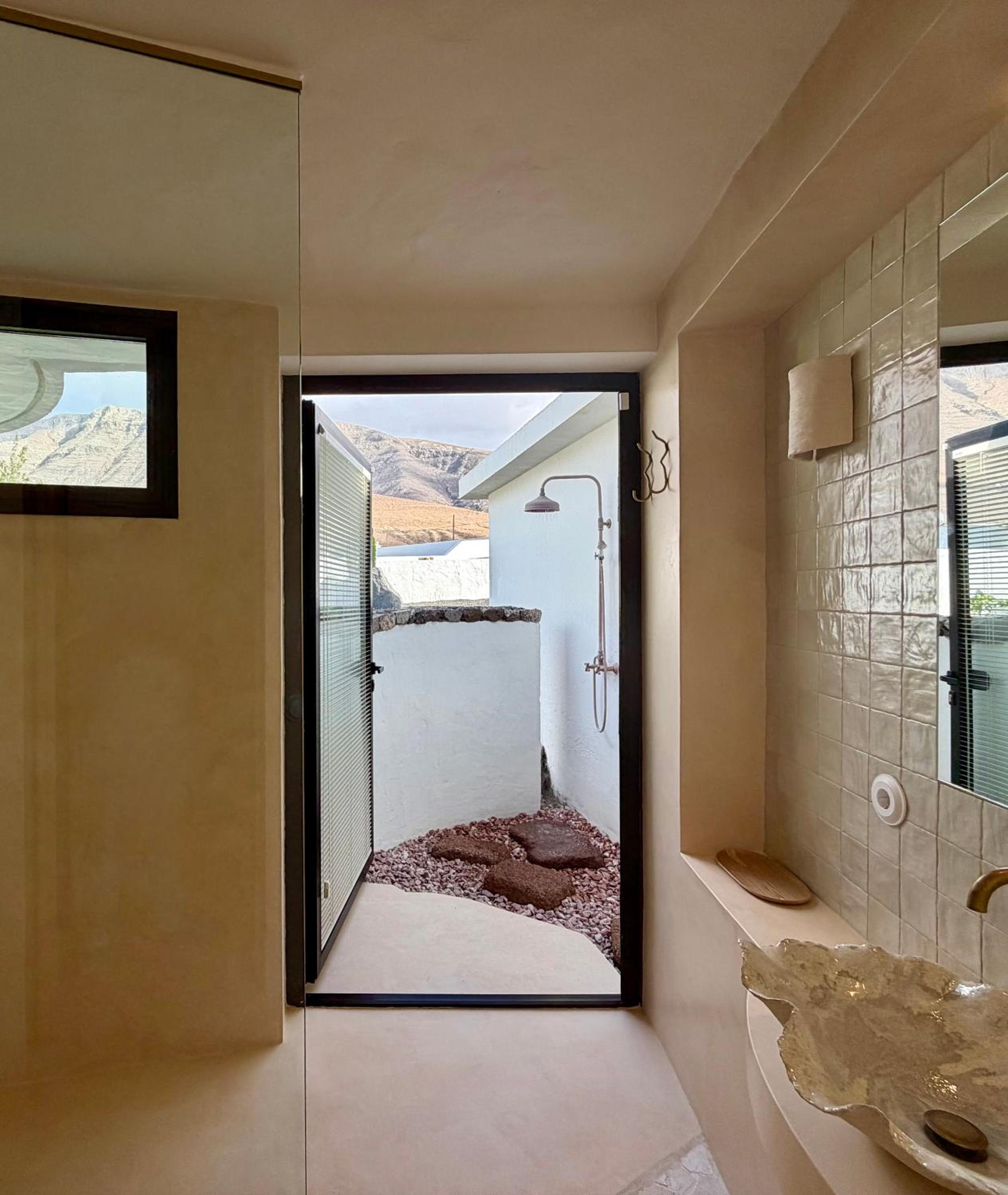 Canaryislandshost l Risco Suite Lanzarote