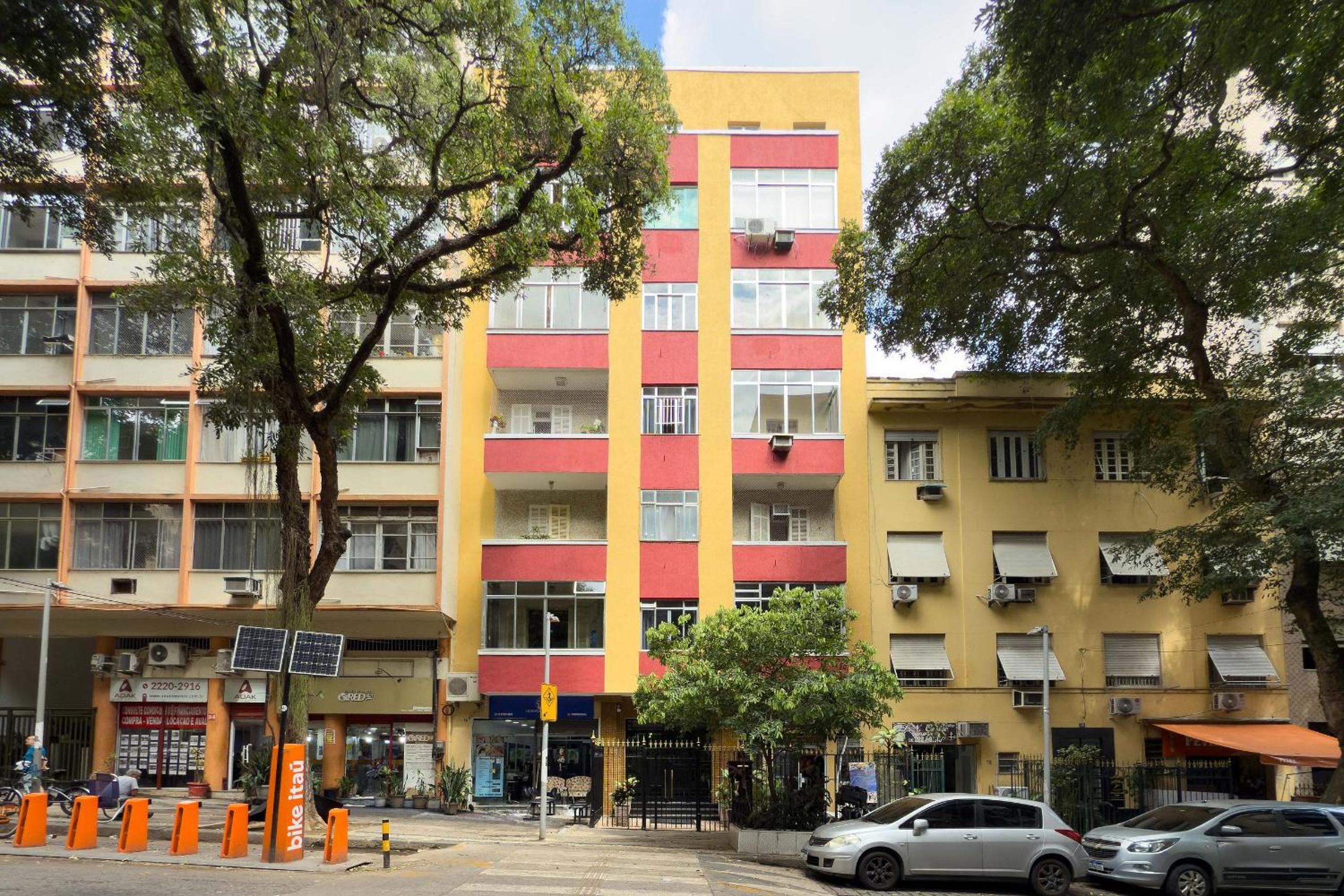 Fully equipped apartment in a prime Lapa location.