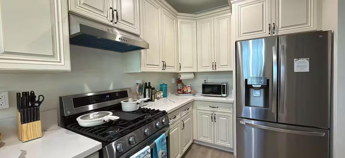 Bright Pasadena Getaway w Patio & Near Old Town