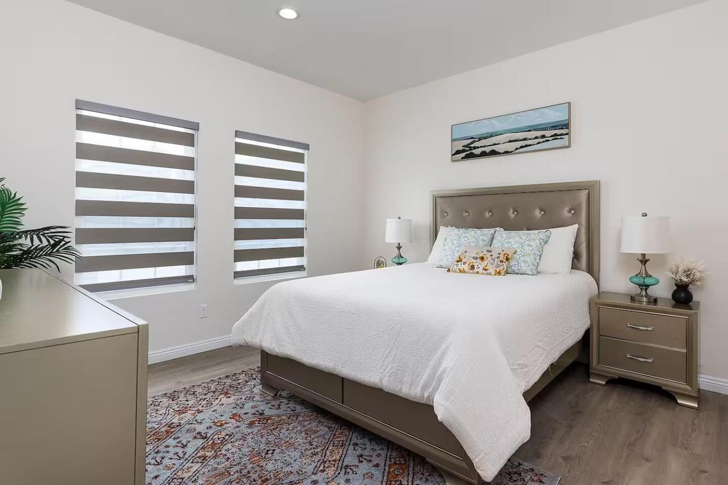 Bright Pasadena Getaway w Patio & Near Old Town