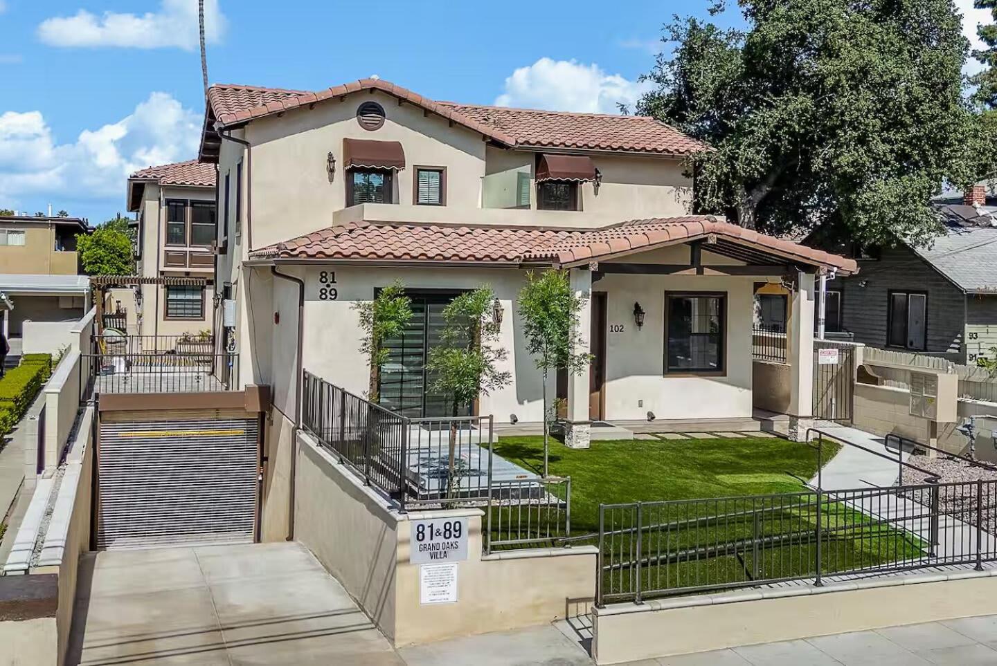 Bright Pasadena Getaway w Patio & Near Old Town