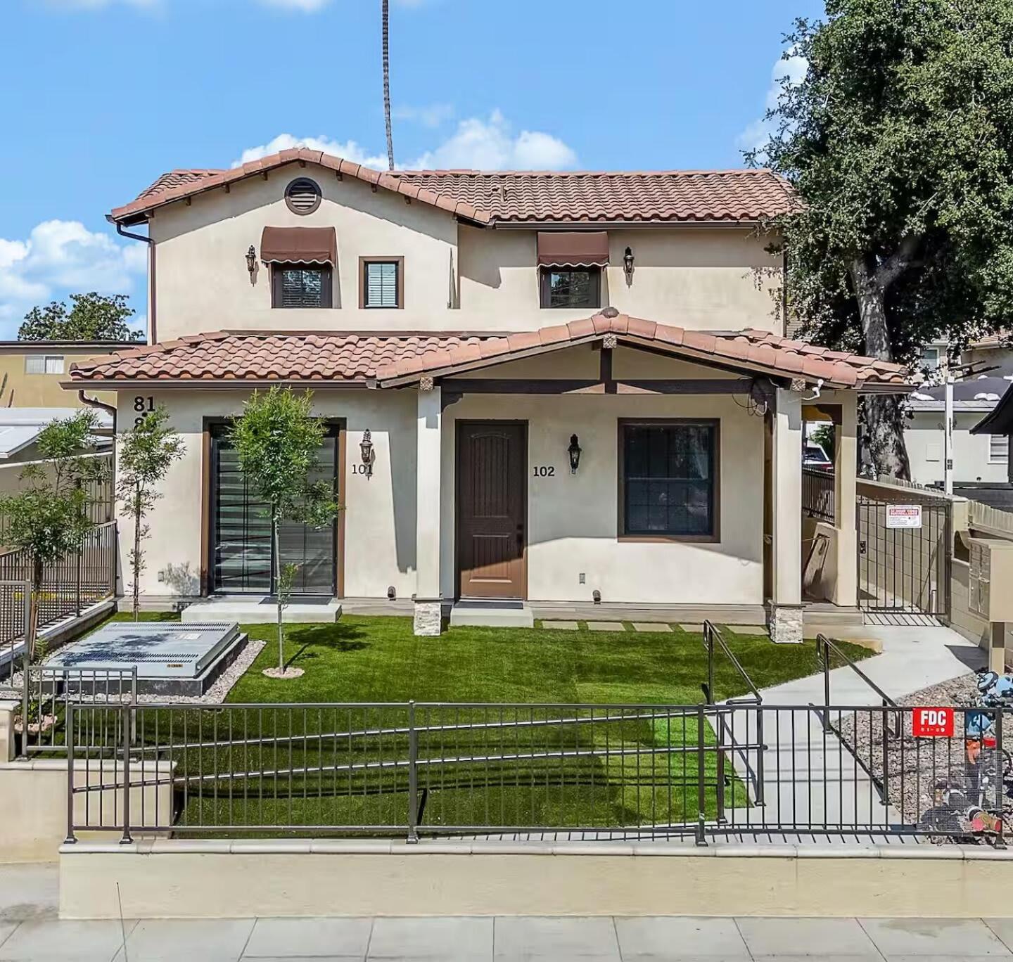 Bright Pasadena Getaway w Patio & Near Old Town