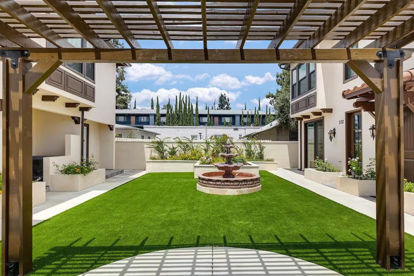 Bright Pasadena Getaway w Patio & Near Old Town