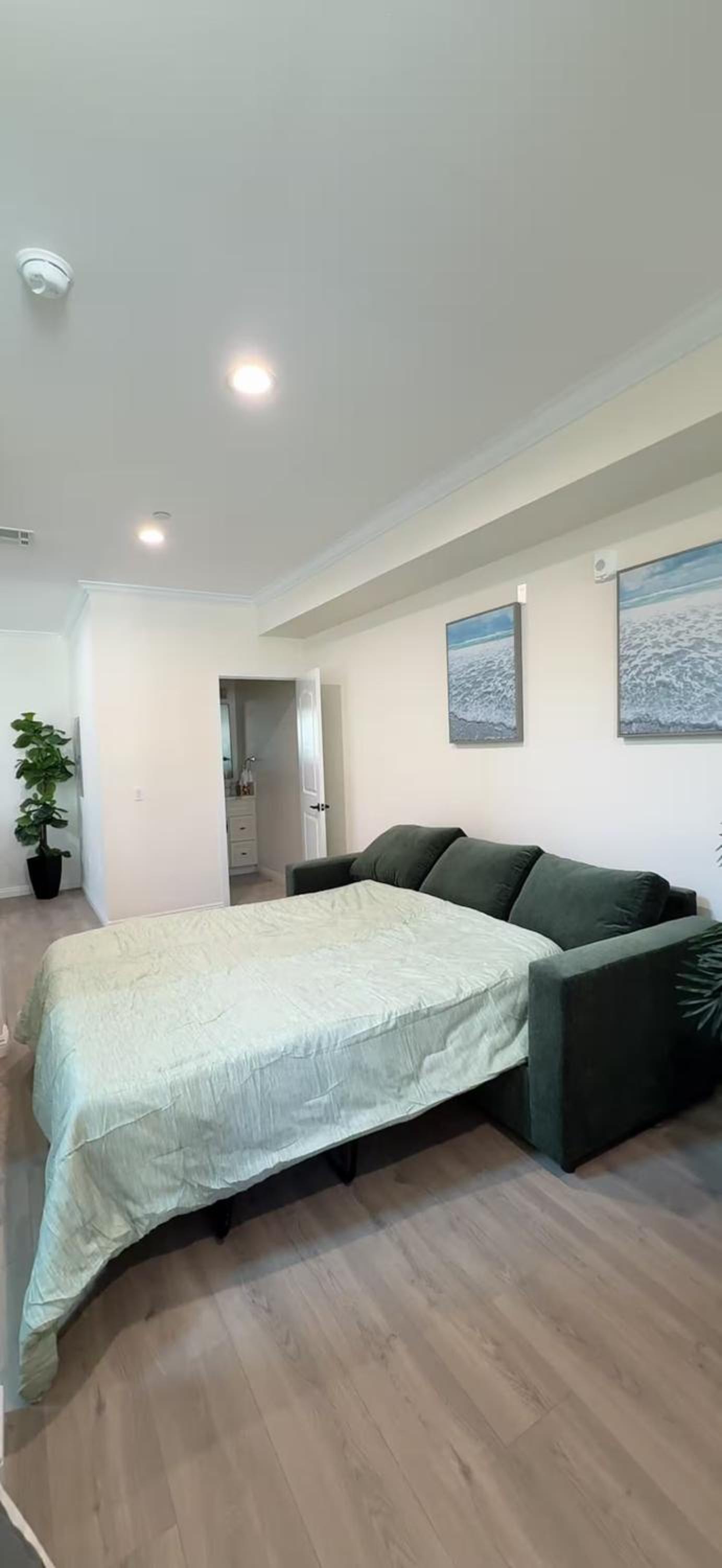 Bright Pasadena Getaway w Patio & Near Old Town