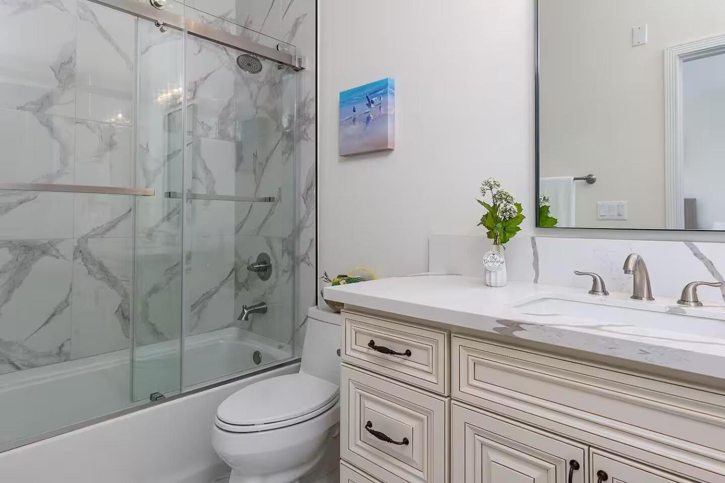 Bright Pasadena Getaway w Patio & Near Old Town