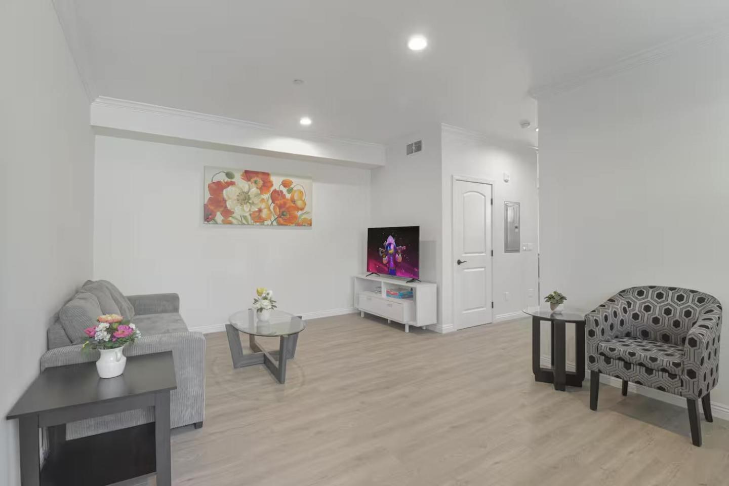 Stylish Pasadena Stay Near Old Town & Rose Bowl