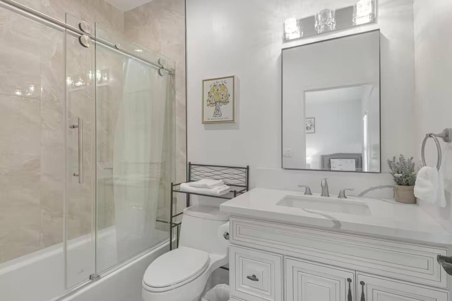 Stylish Pasadena Stay Near Old Town & Rose Bowl