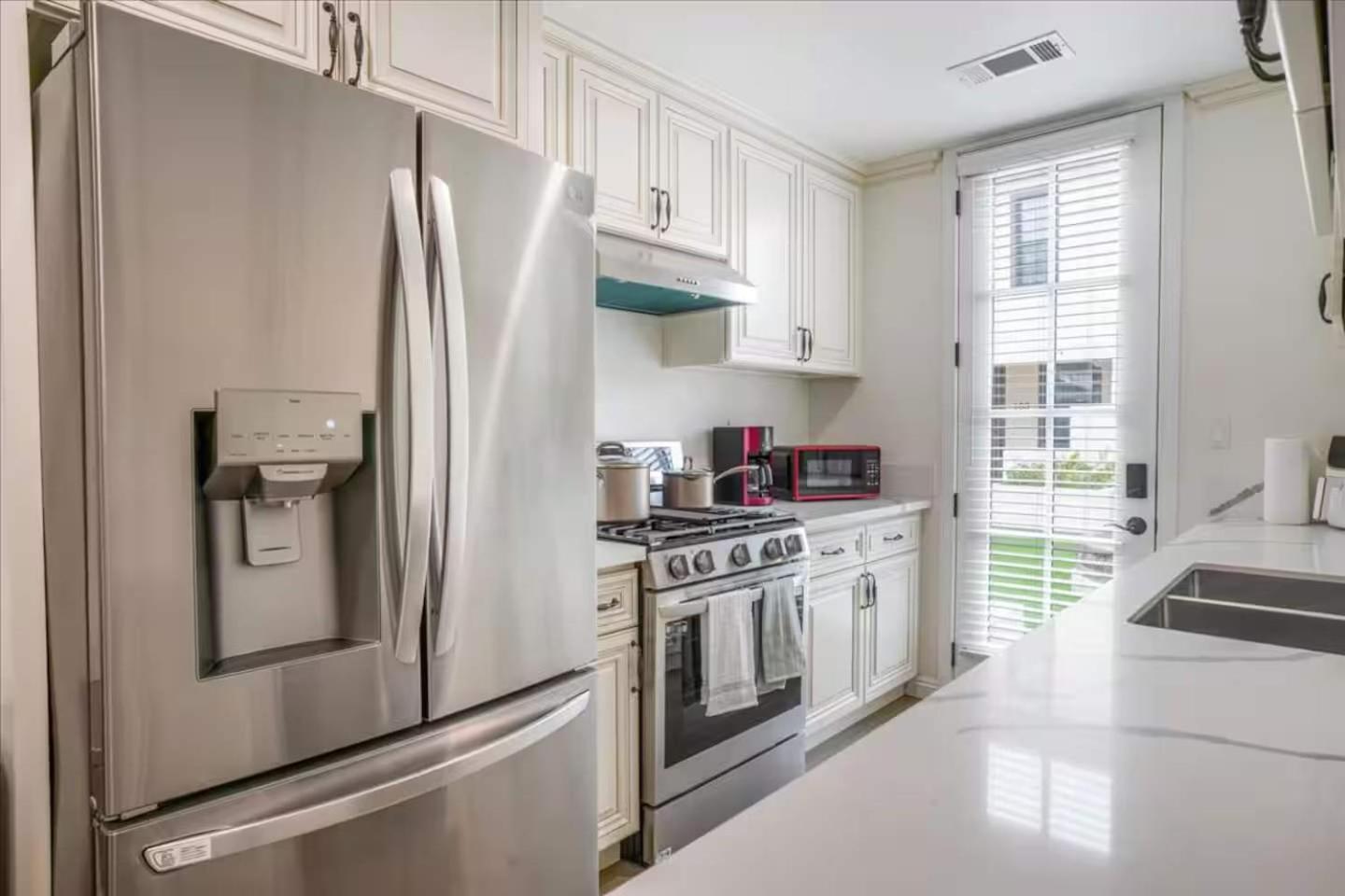 Newly Built Pasadena Retreat Parking Great Location