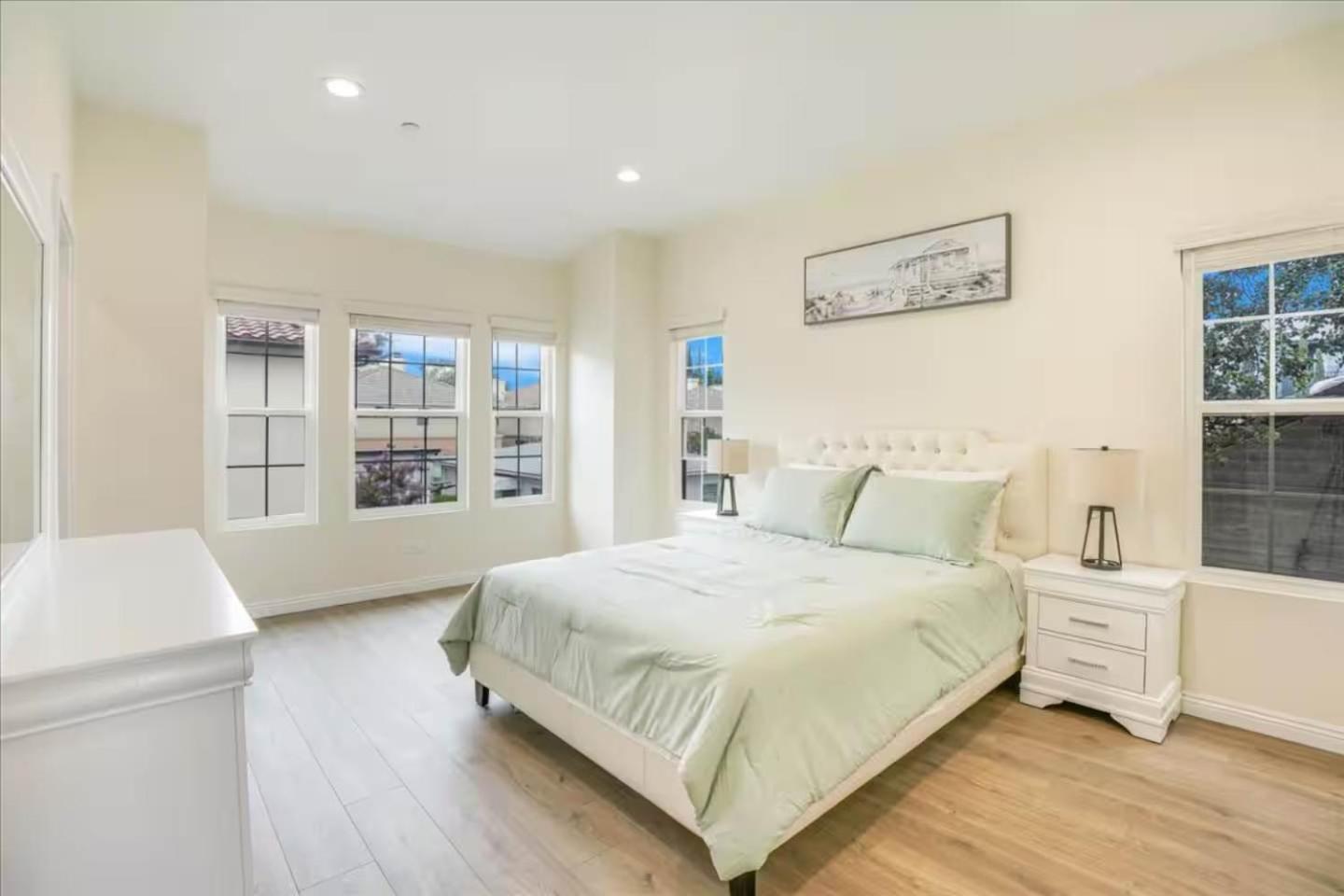 Newly Built Pasadena Retreat Parking Great Location