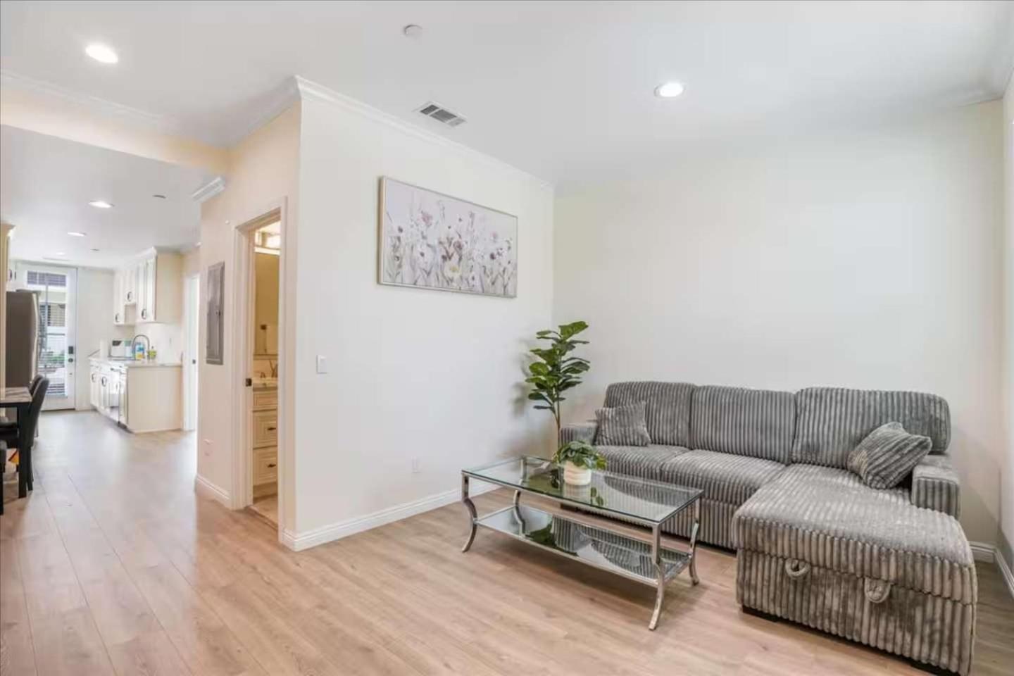 Newly Built Pasadena Retreat Parking Great Location