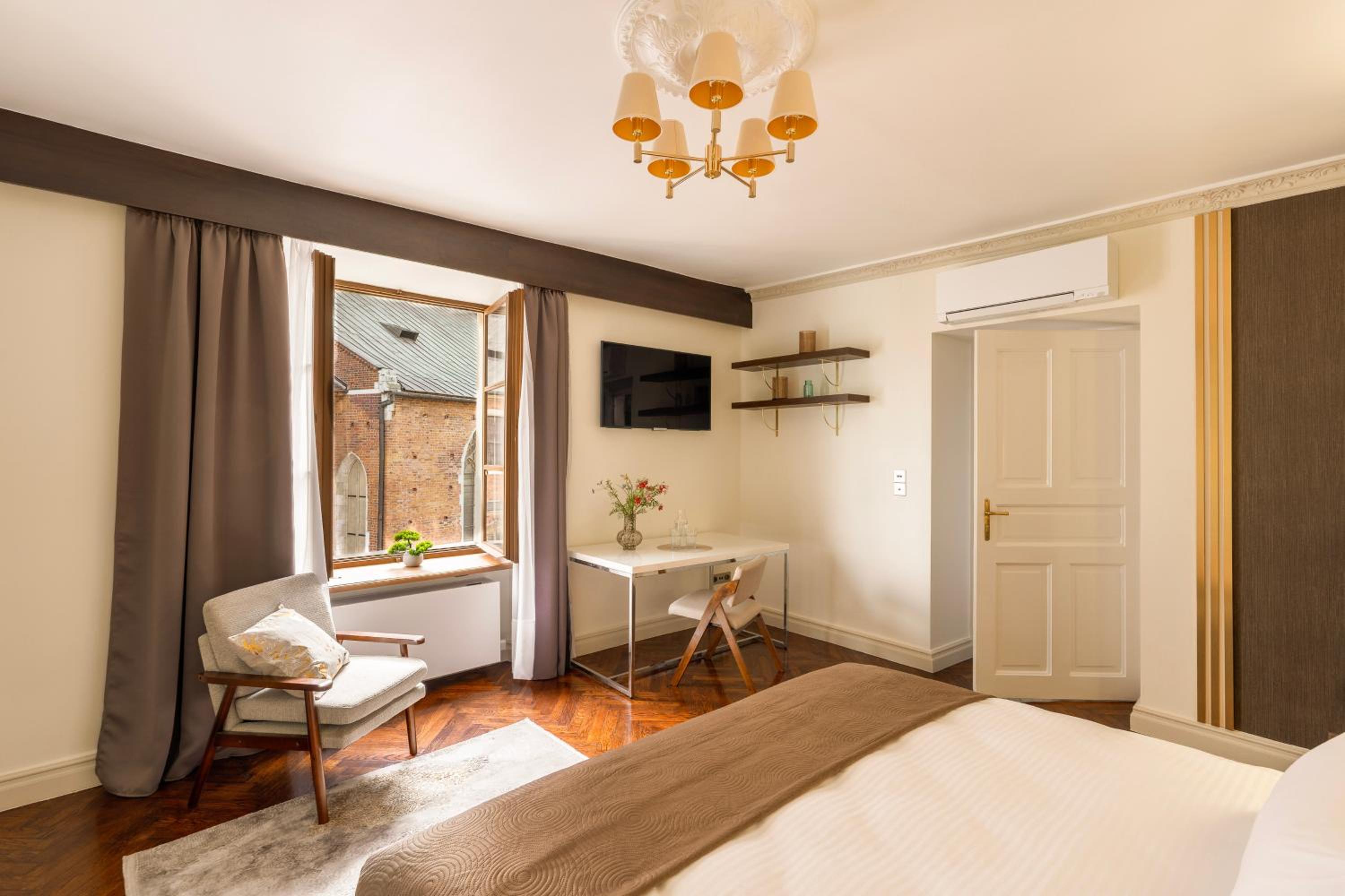 Main Square Prestige Suites by Staymoovers