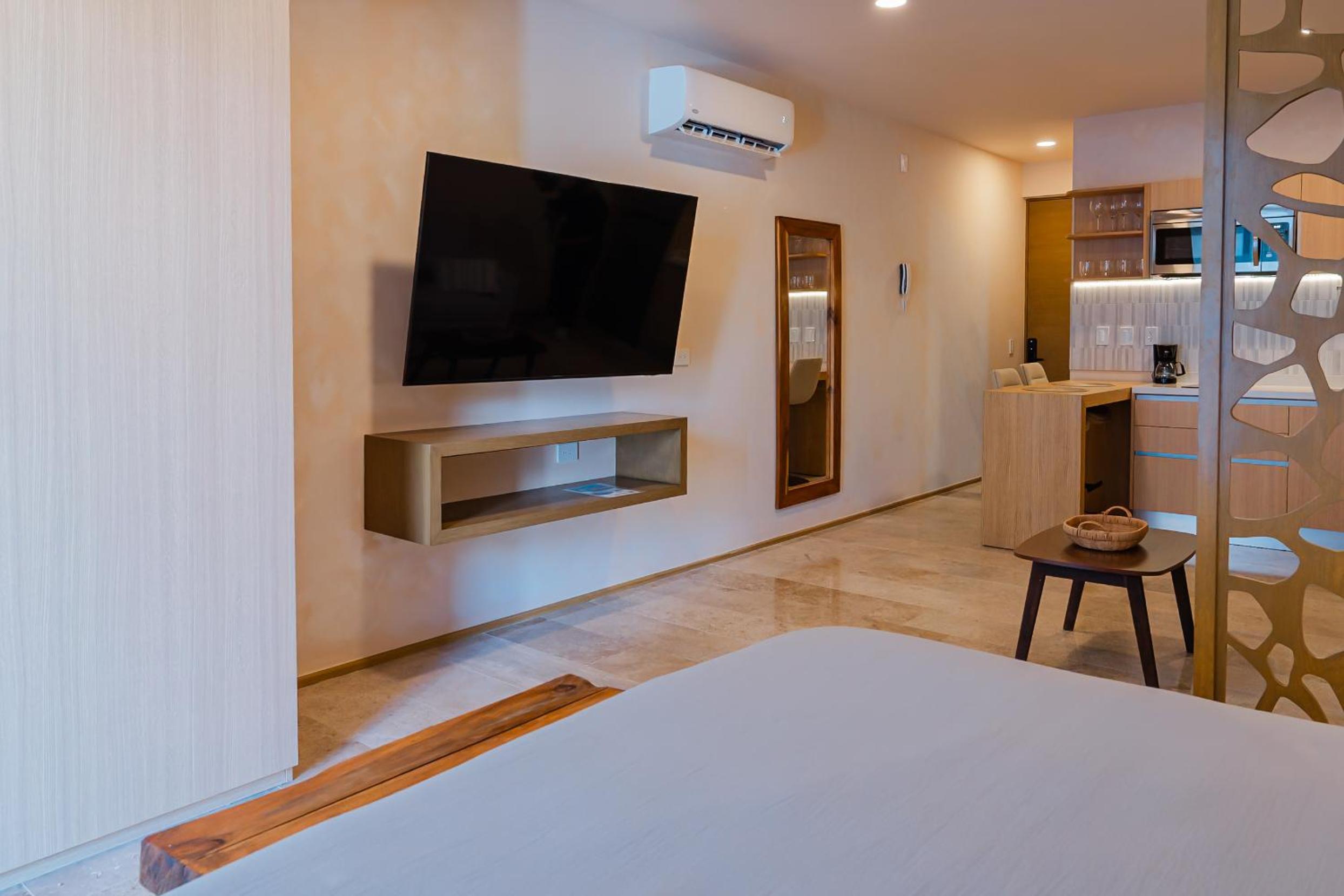 New Luxury Studio in the City Center