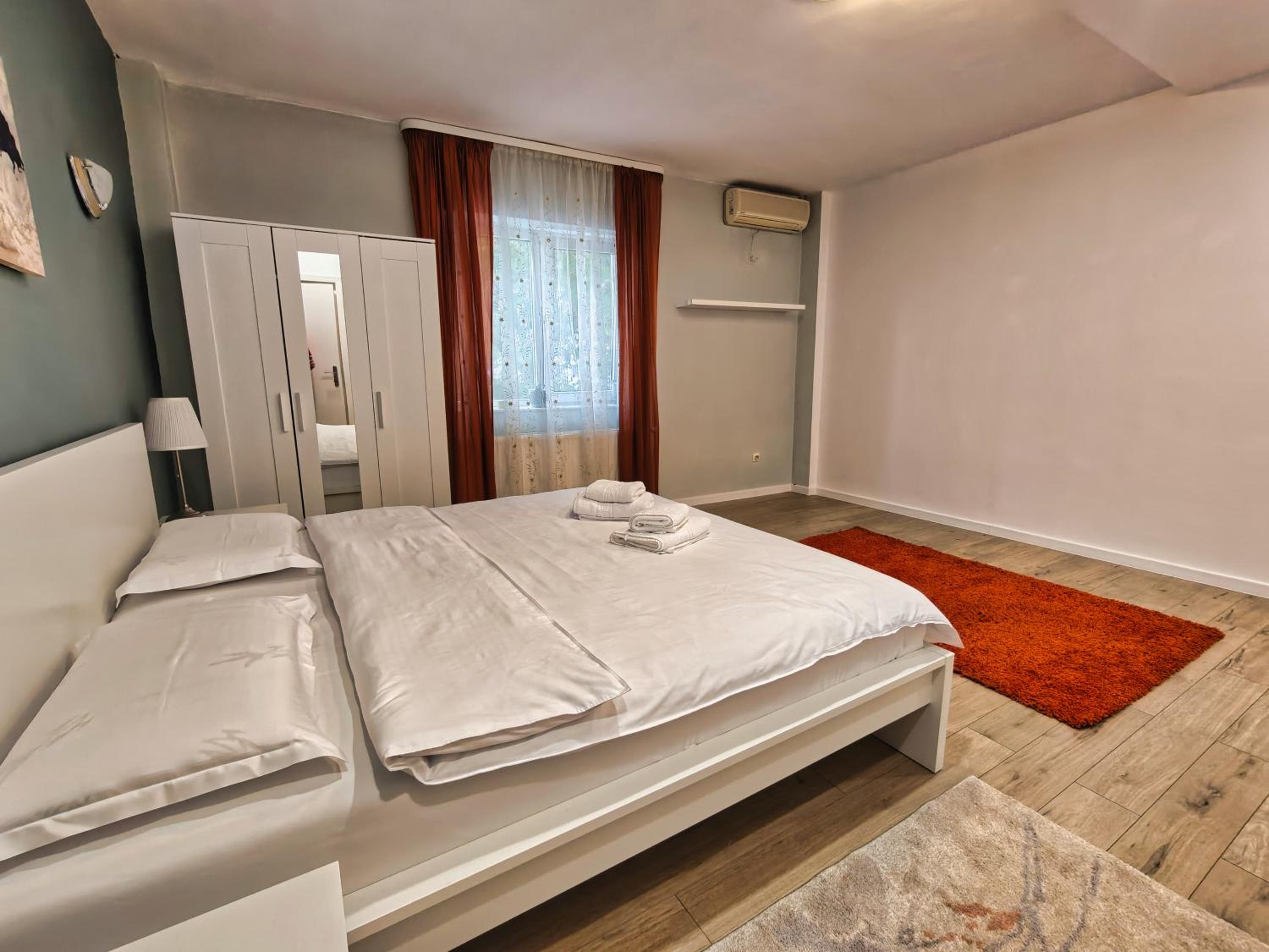 Balcesti Design Apartments - Walk to Old Town - Pumo Properties