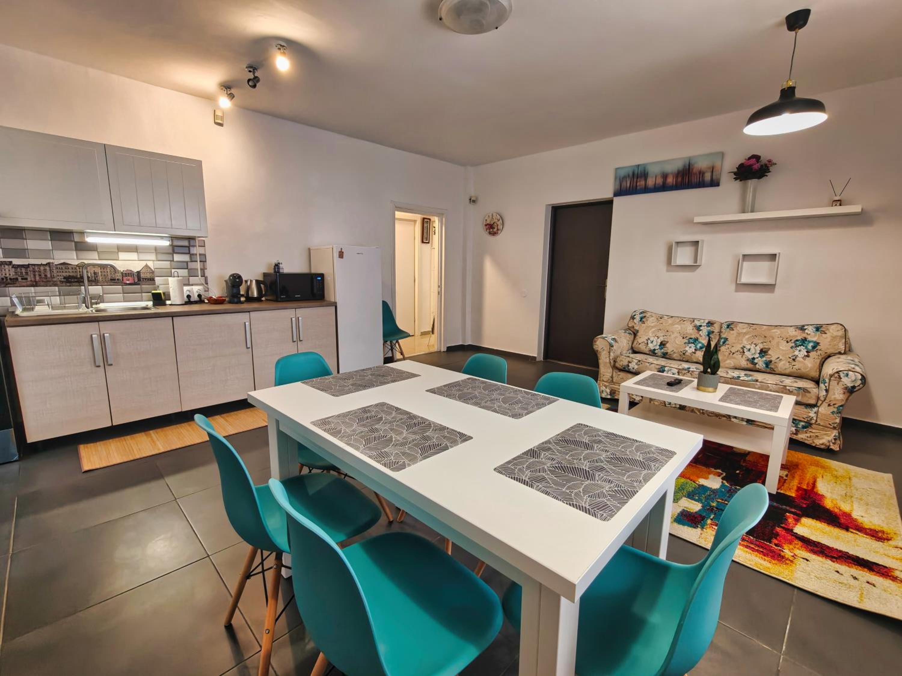 Balcesti Design Apartments - Walk to Old Town - Pumo Properties