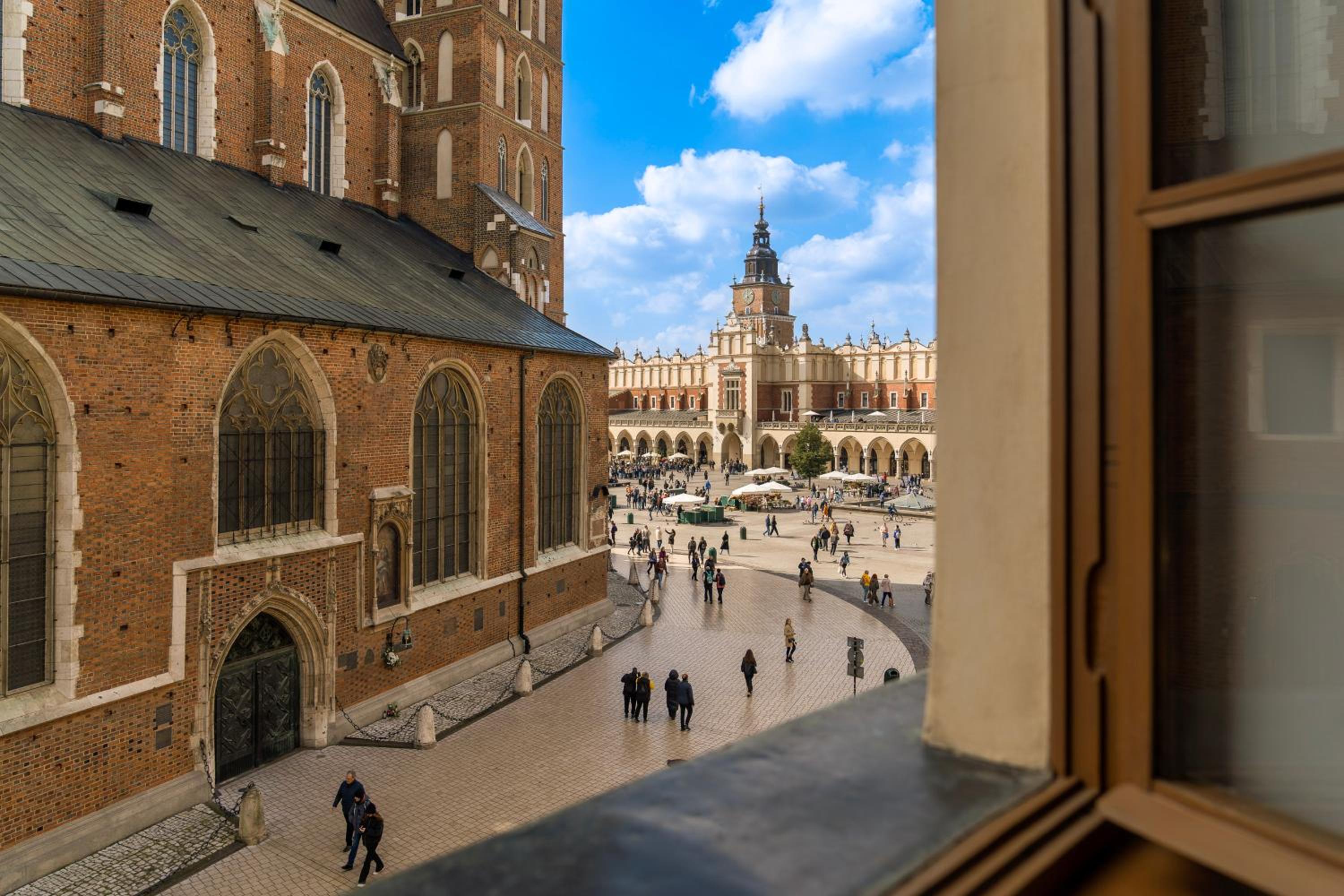 Main Square Prestige Suites by Staymoovers