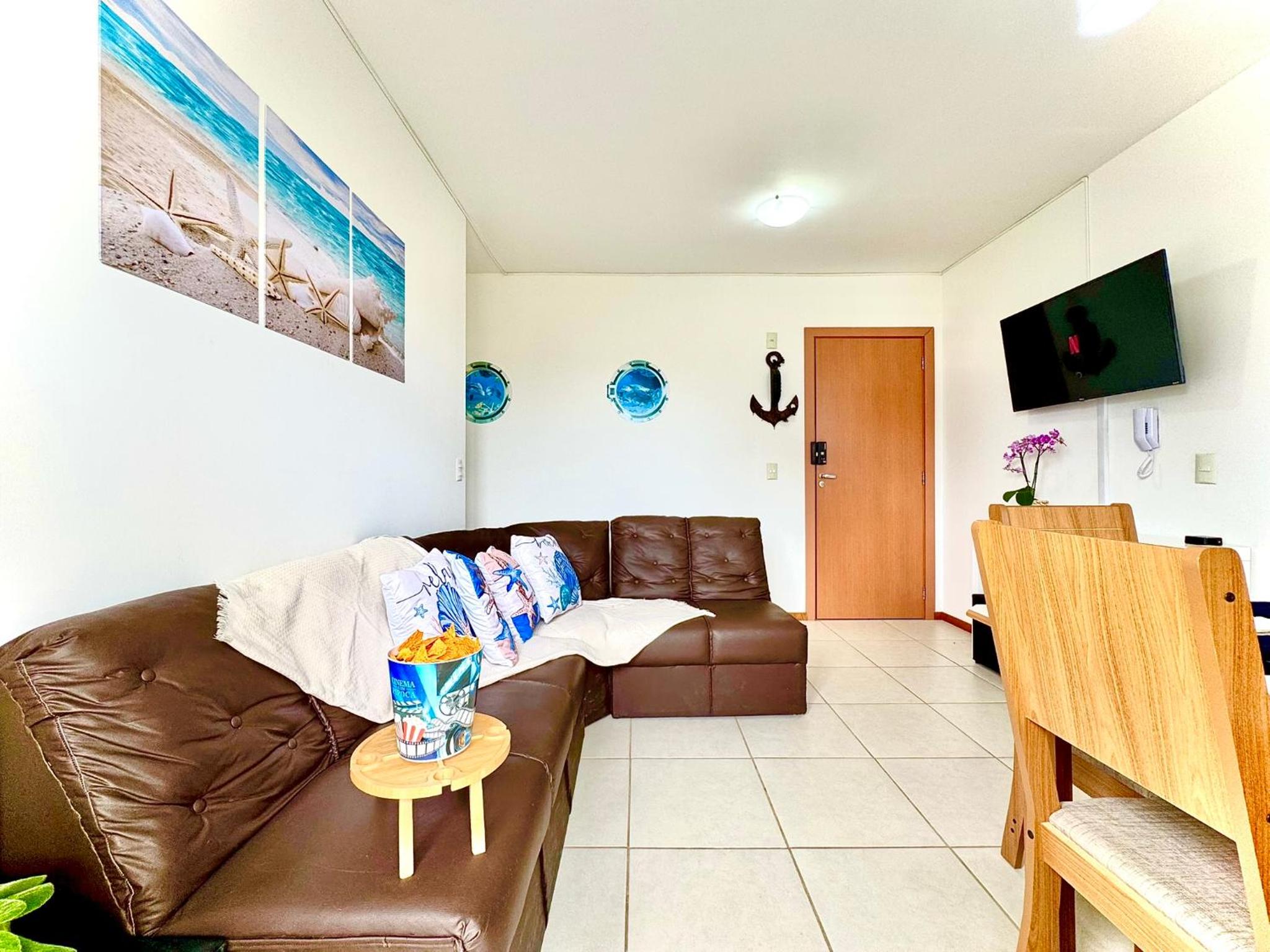Apartamento a 400M PRAIA com PISCINA sacada com CHURRASQUEIRA privativa Wi-Fi Portaria 24h PLAYGROUND INFANTIL vaga privativa de GARAGEM Reserve agora mesm