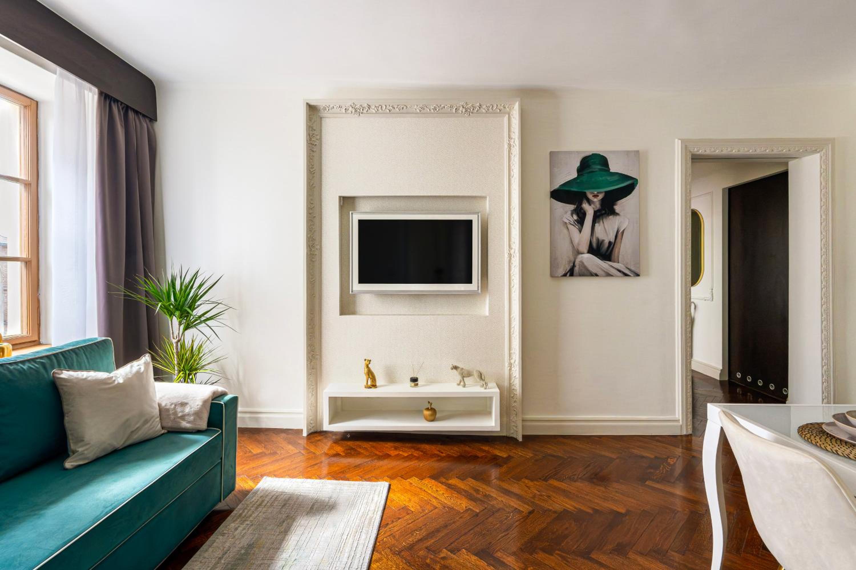 Main Square Prestige Suites by Staymoovers