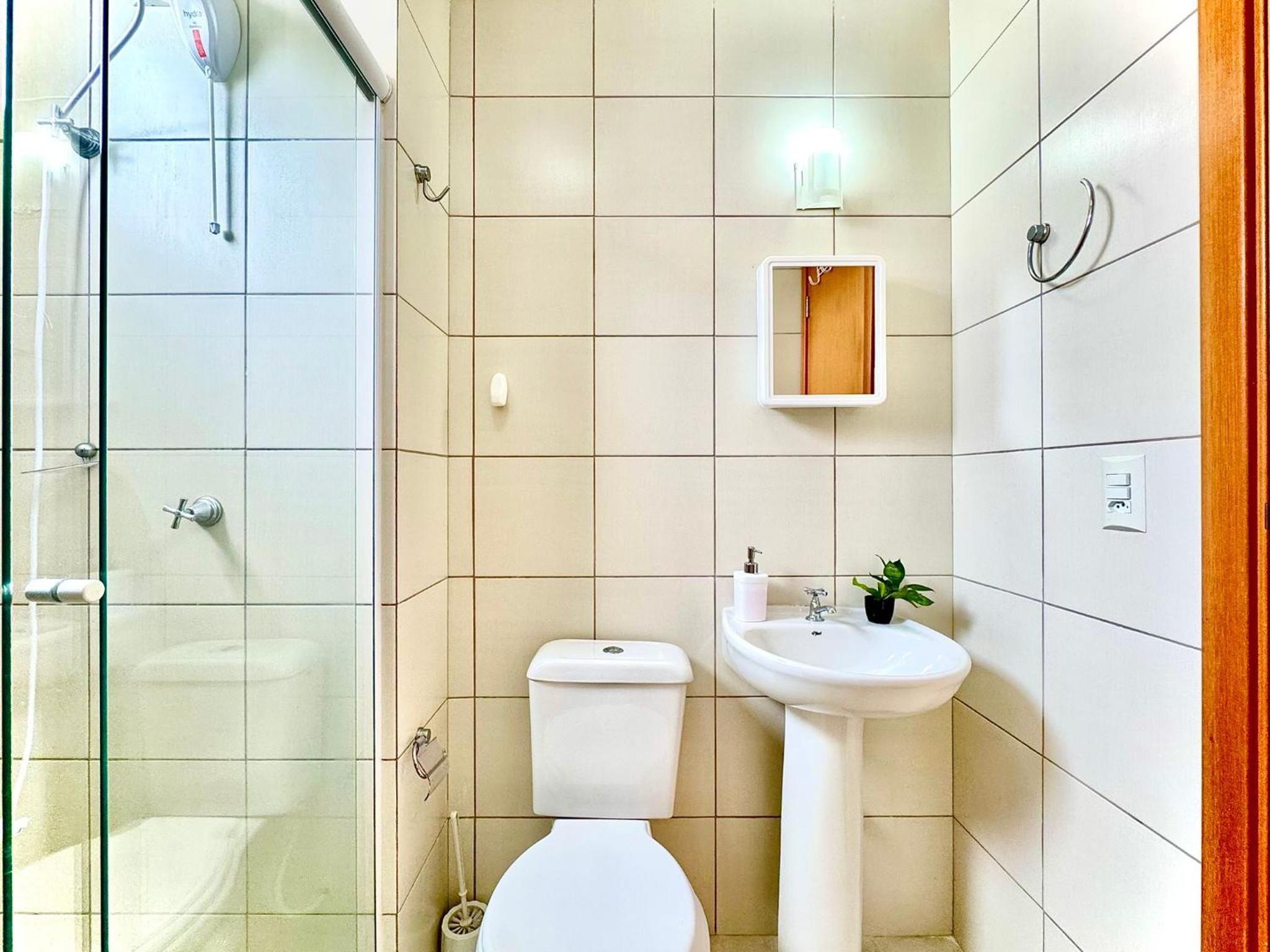 Apartamento a 400M PRAIA com PISCINA sacada com CHURRASQUEIRA privativa Wi-Fi Portaria 24h PLAYGROUND INFANTIL vaga privativa de GARAGEM Reserve agora mesm