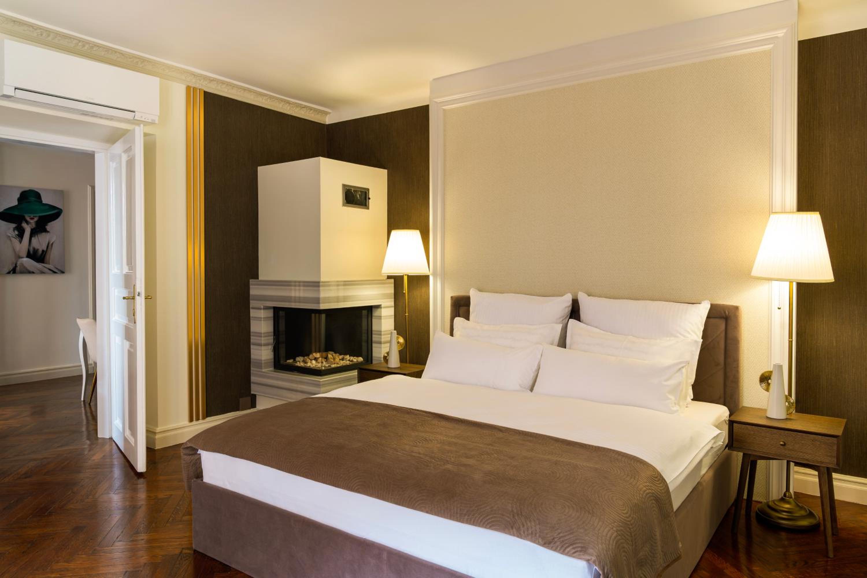 Main Square Prestige Suites by Staymoovers