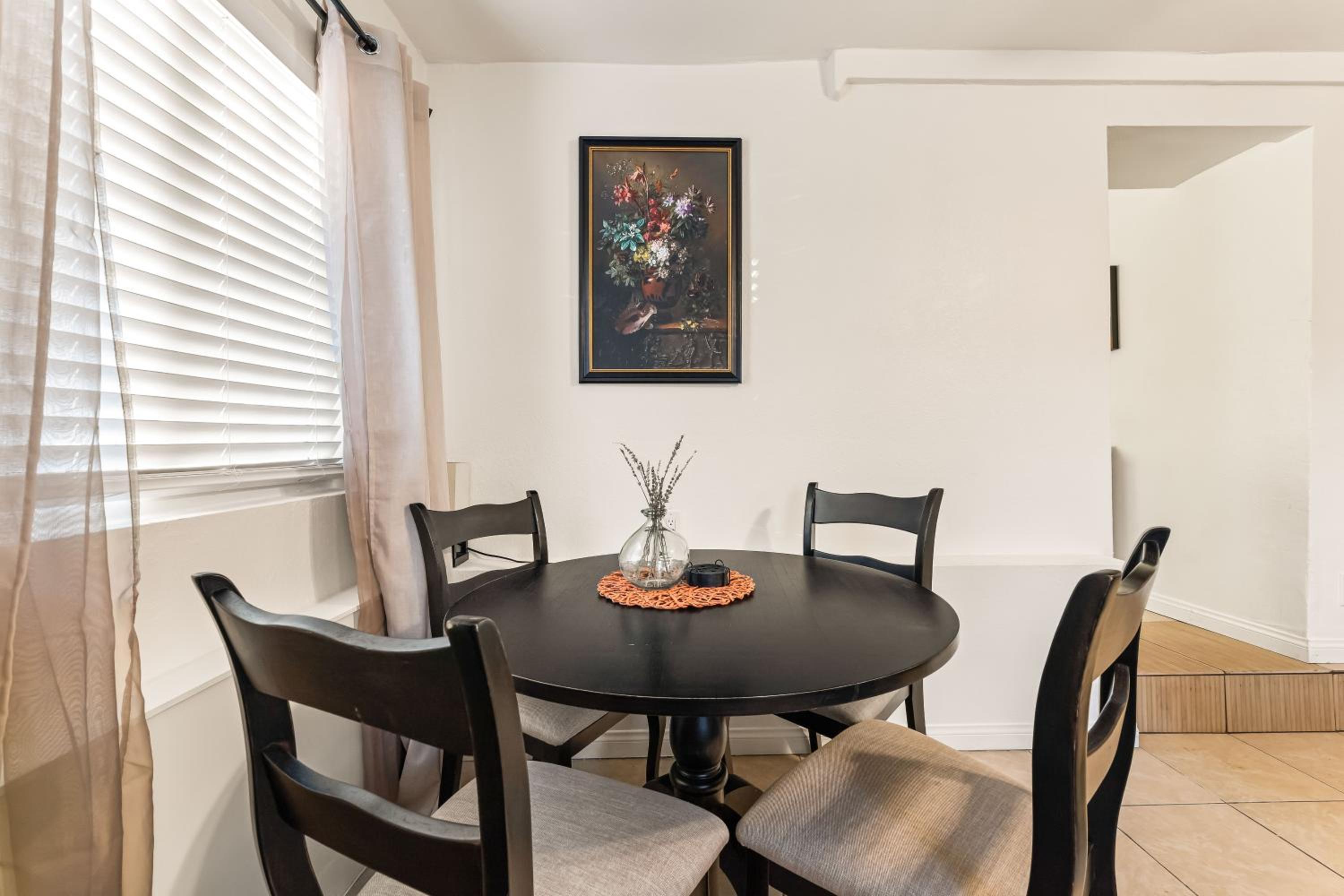 Echo Park Spacious Two-Bedroom Apartment with Private Yard and Parking