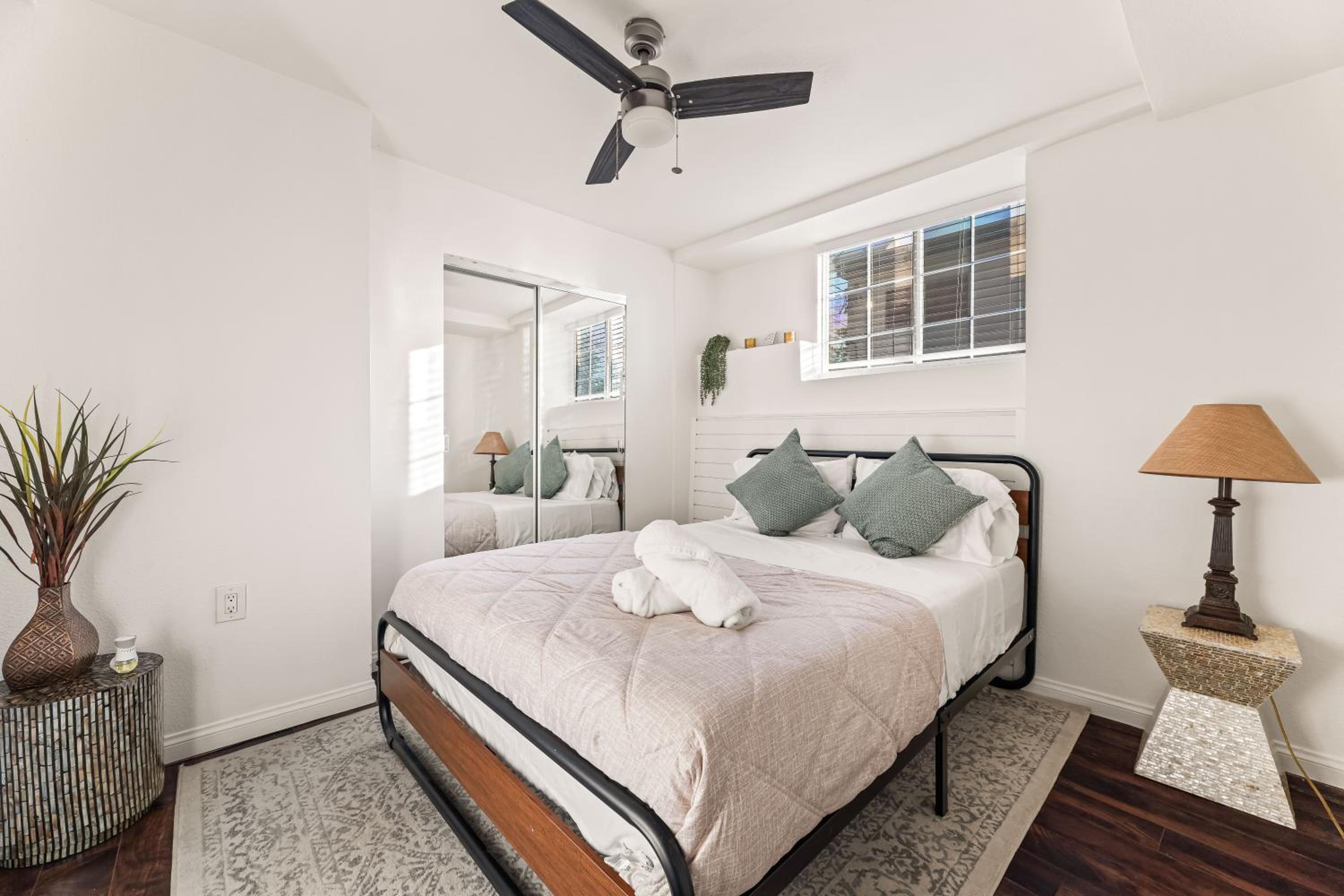Echo Park Spacious Two-Bedroom Apartment with Private Yard and Parking