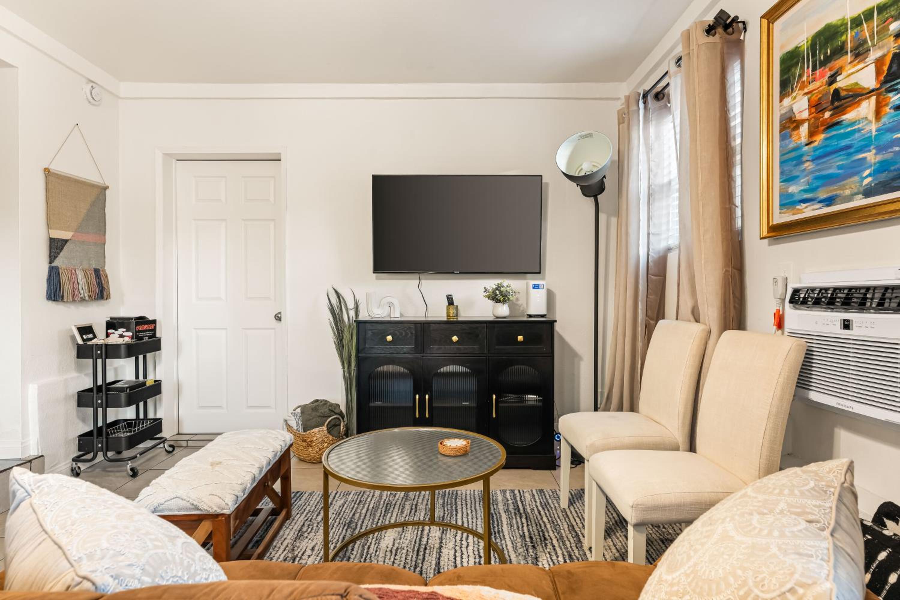 Echo Park Spacious Two-Bedroom Apartment with Private Yard and Parking