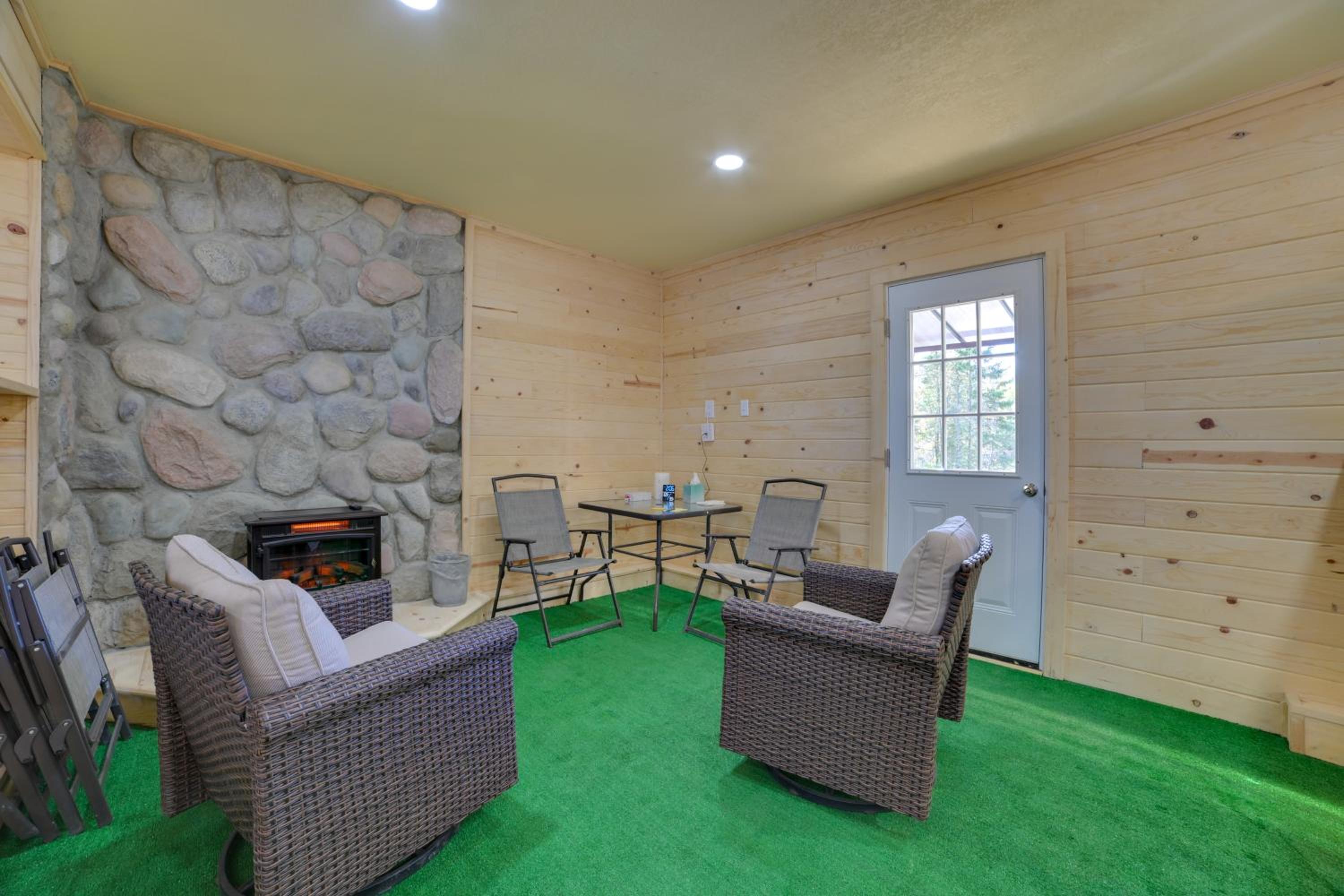Pet Friendly Chub Creek Cabin Hunt, Hike and Fish!