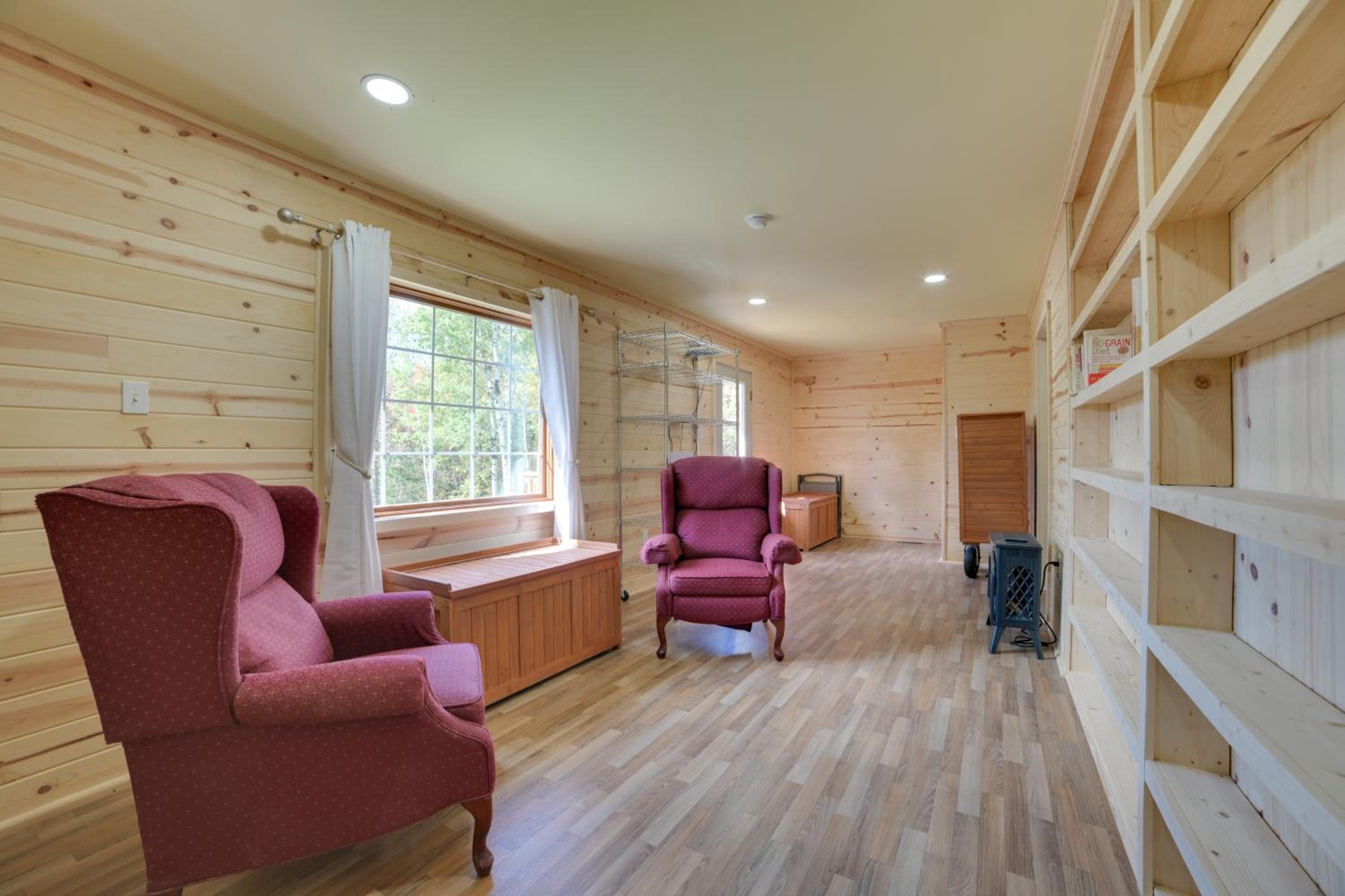 Pet Friendly Chub Creek Cabin Hunt, Hike and Fish!