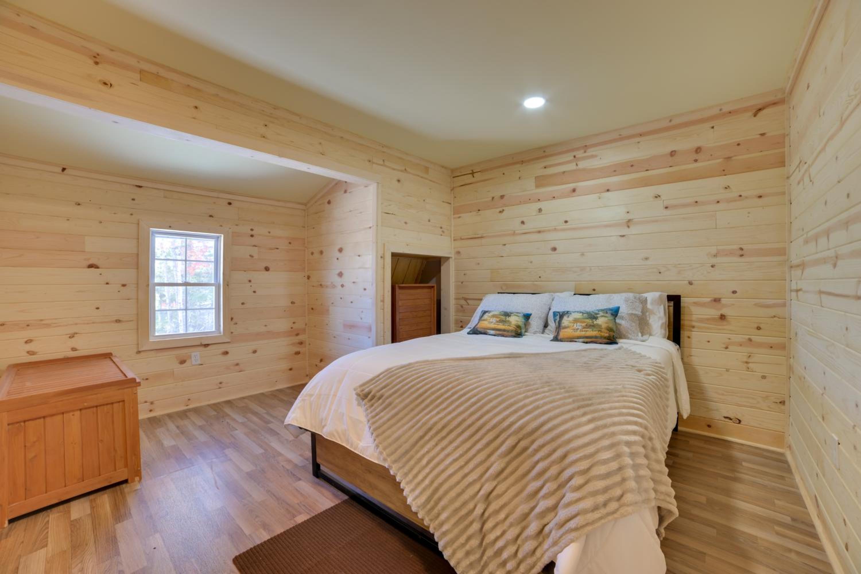 Pet Friendly Chub Creek Cabin Hunt, Hike and Fish!