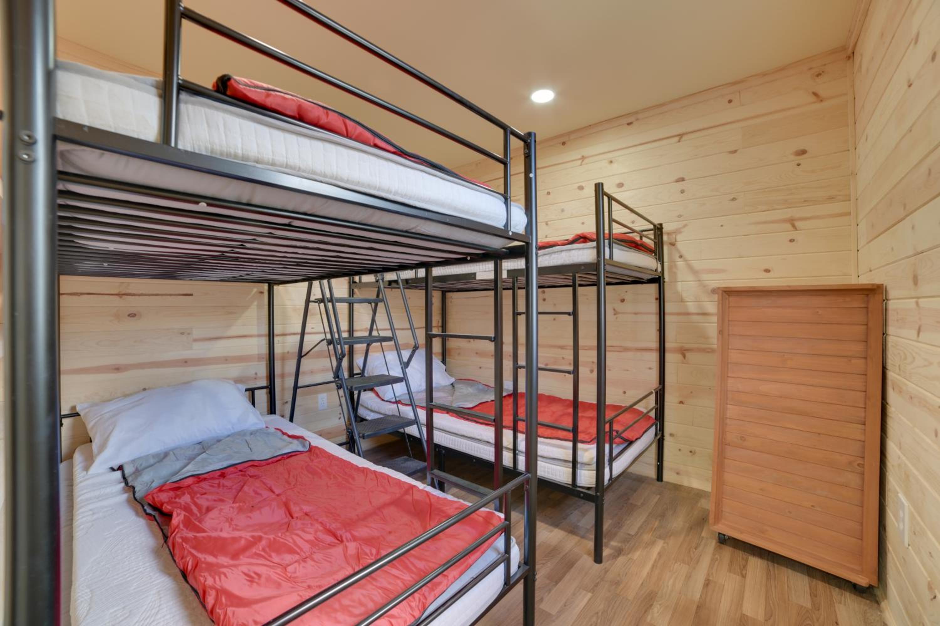 Pet Friendly Chub Creek Cabin Hunt, Hike and Fish!
