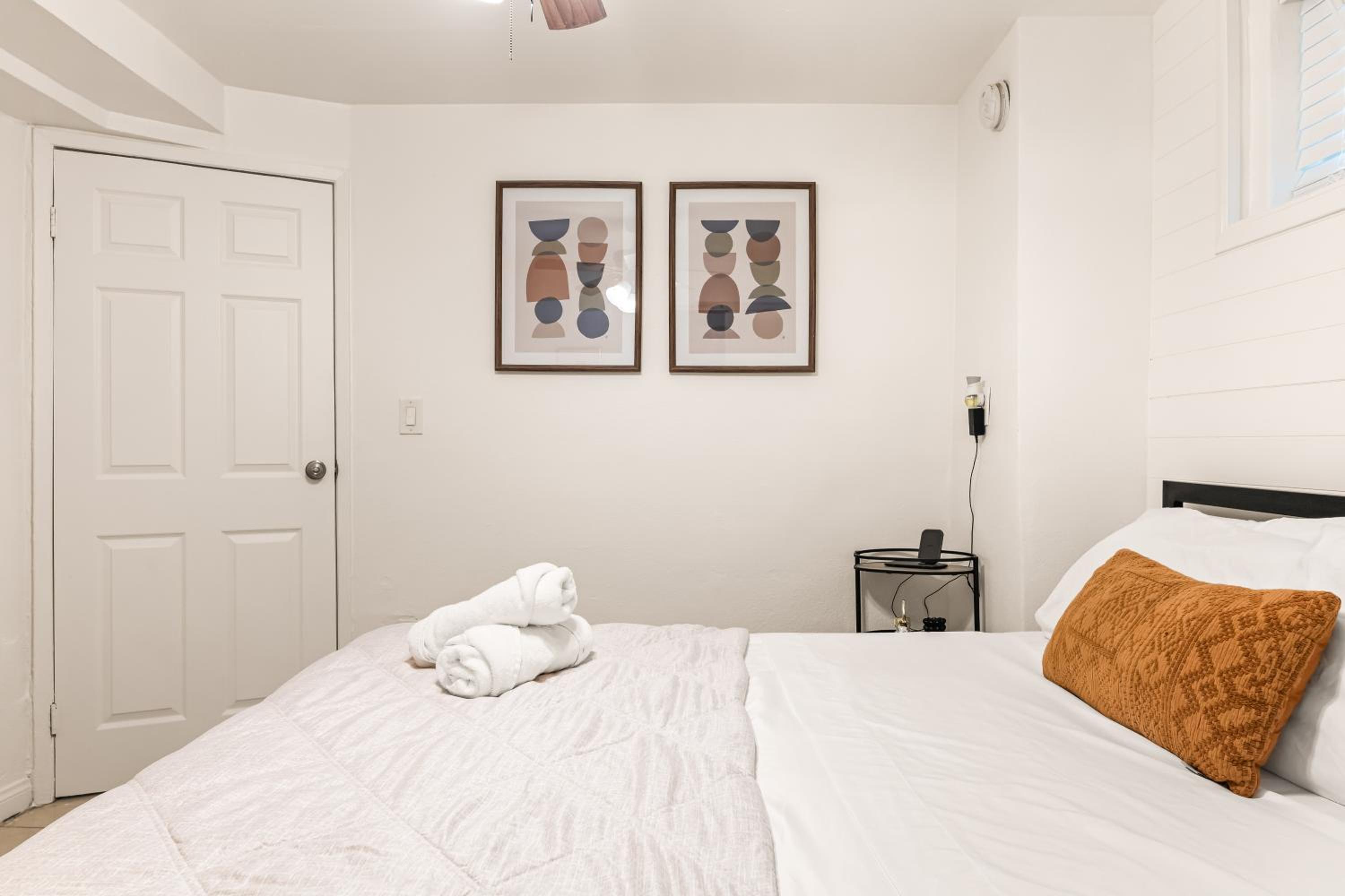 Echo Park Spacious Two-Bedroom Apartment with Private Yard and Parking