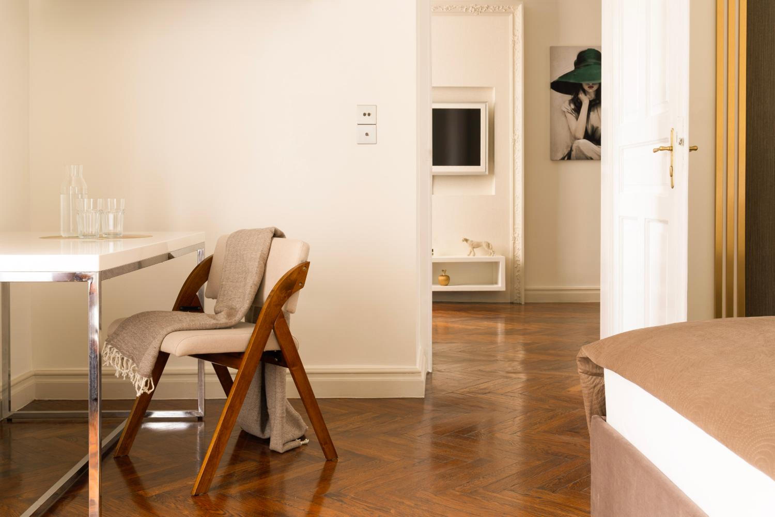 Main Square Prestige Suites by Staymoovers