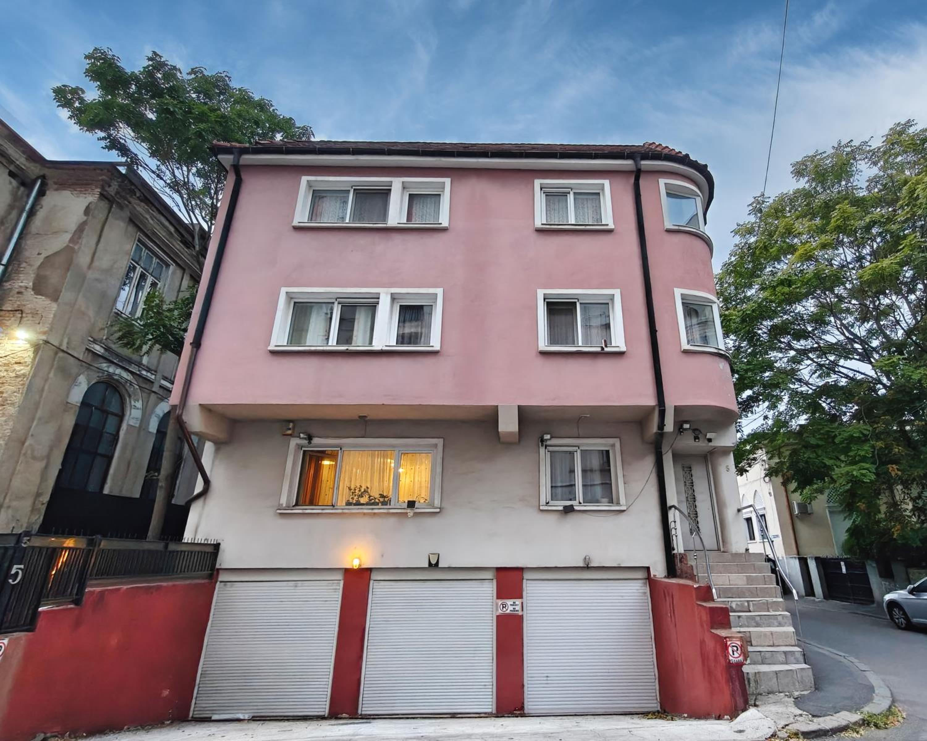 Balcesti Design Apartments - Walk to Old Town - Pumo Properties