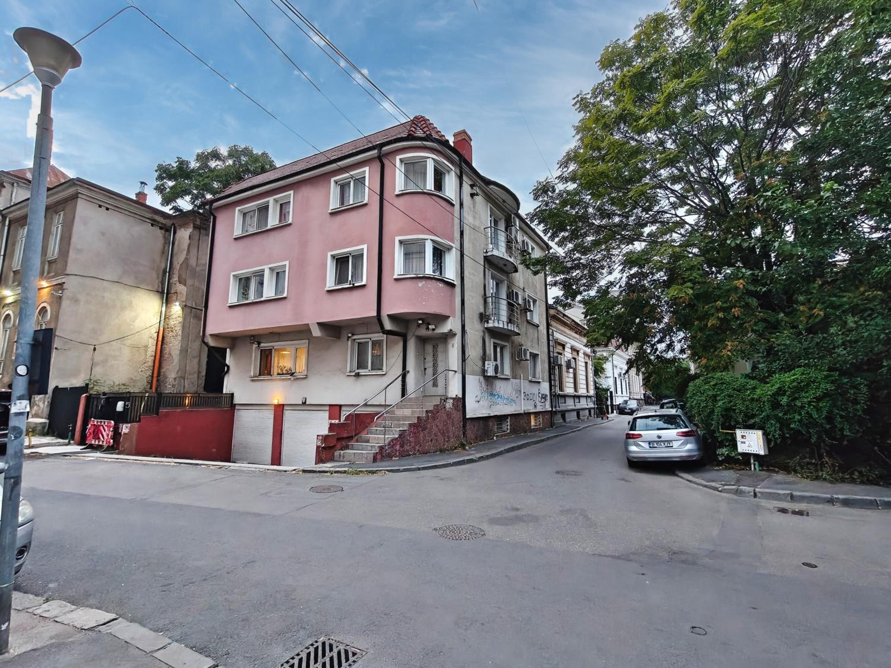 Balcesti Design Apartments - Walk to Old Town - Pumo Properties